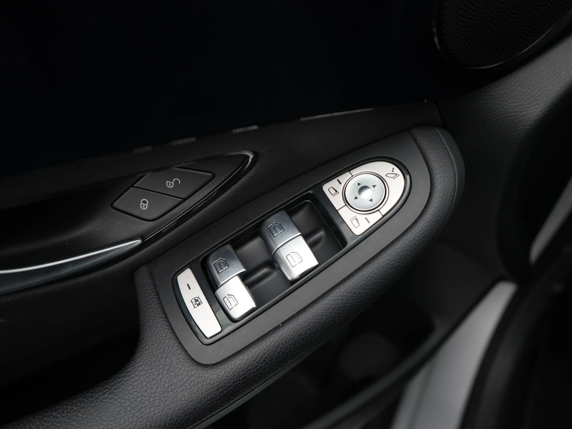 Mercedes-Benz-GLC-image-33