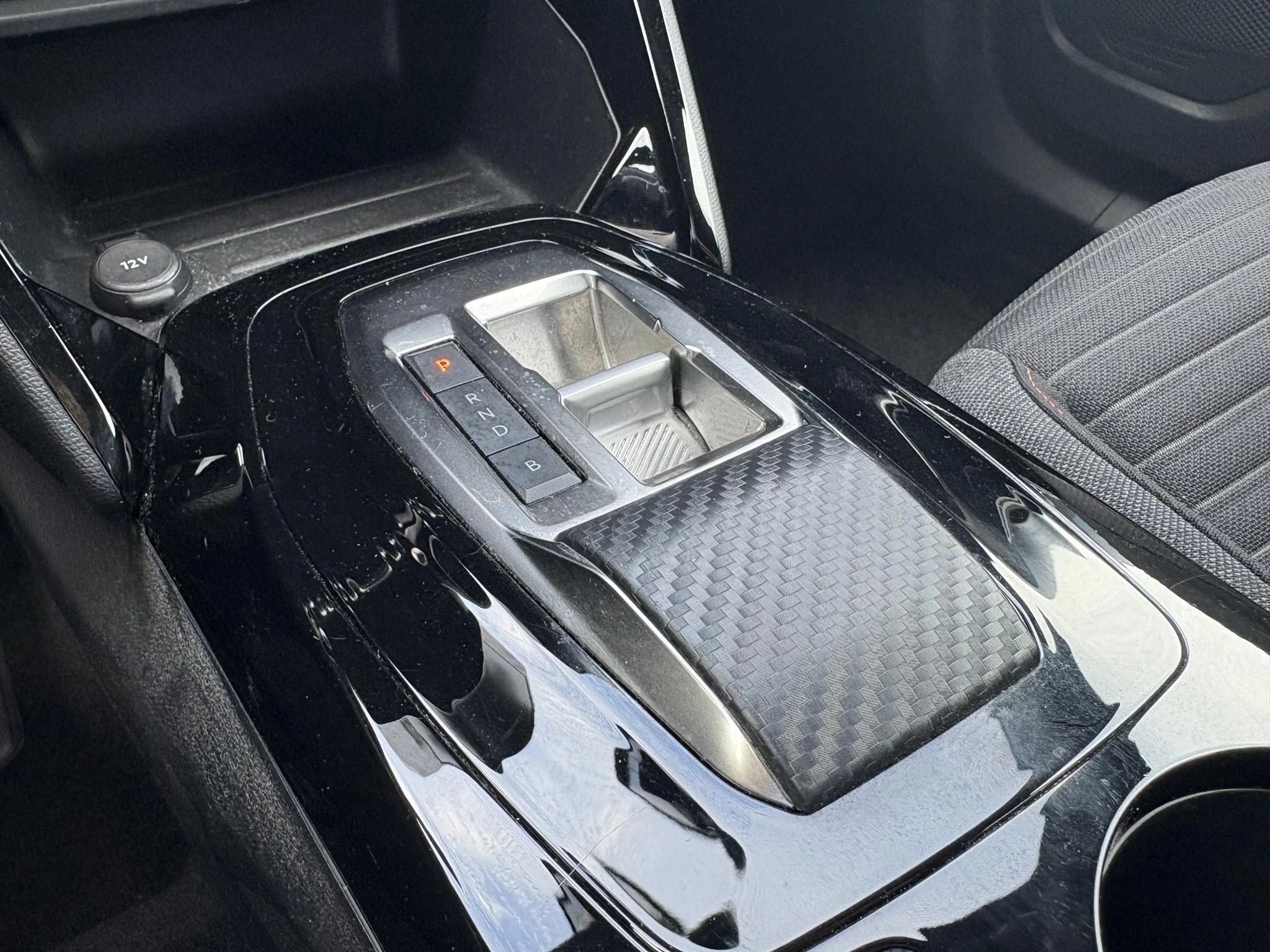 Peugeot-e-2008-image-19