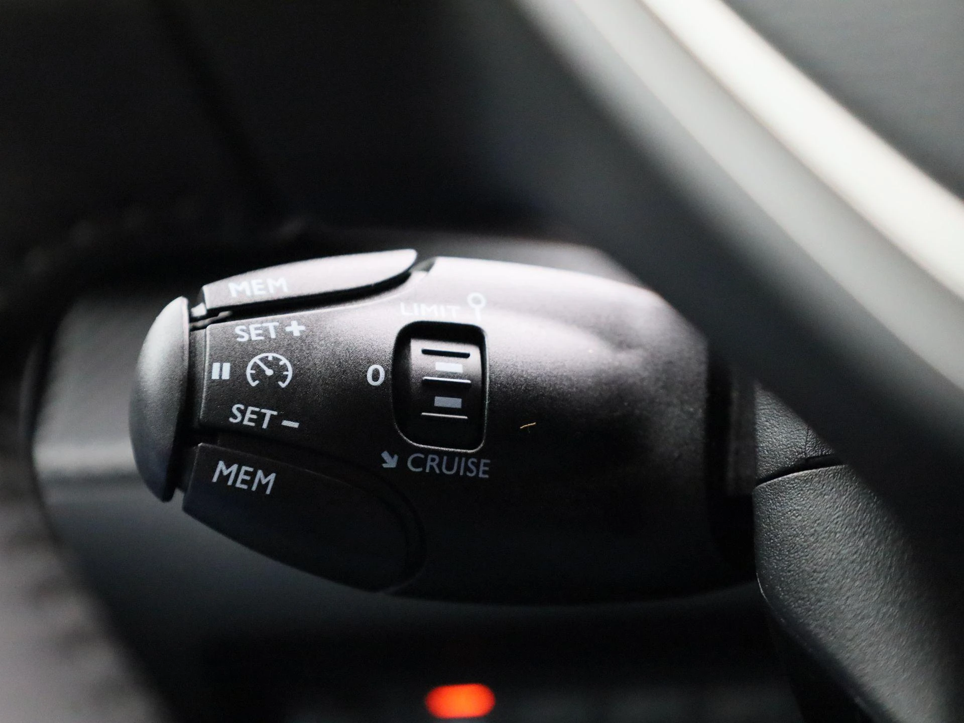 Peugeot e-2008 - 18