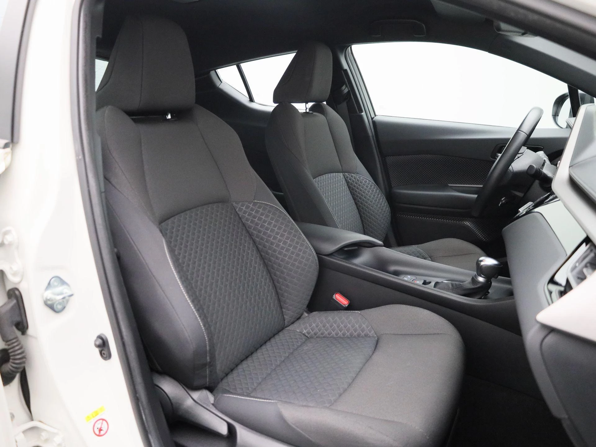 Toyota-C-HR-image-35