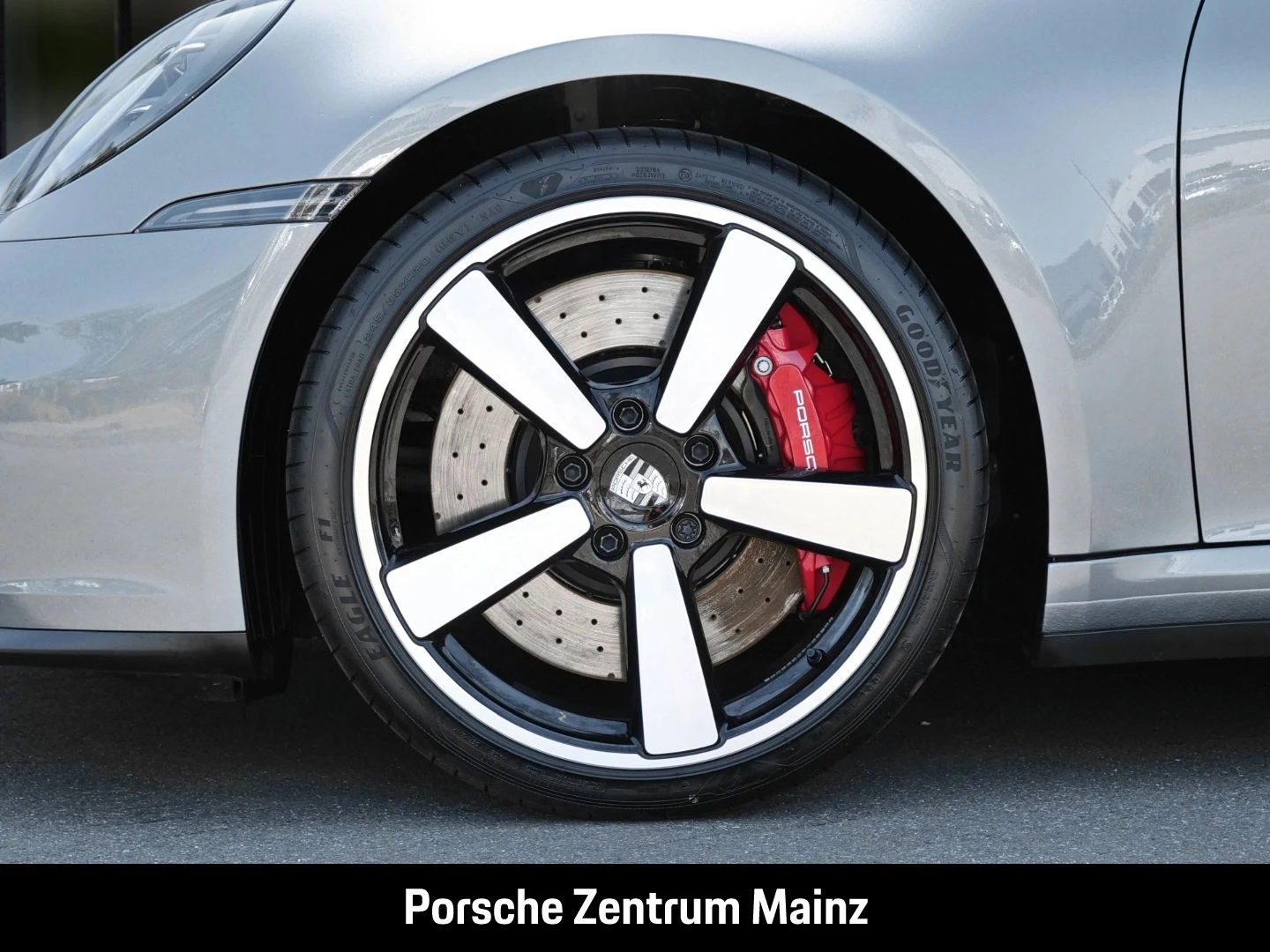 Porsche-911-image-11