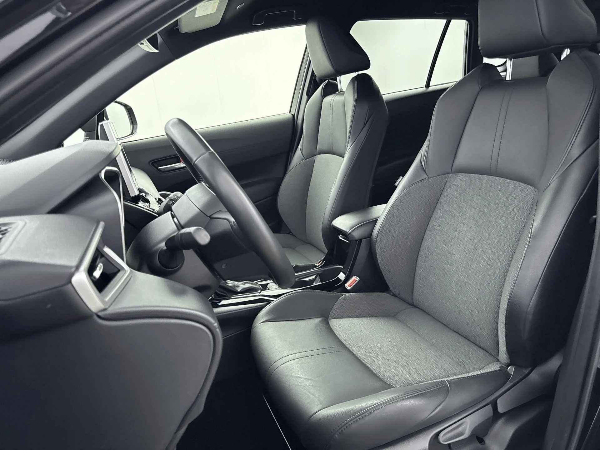 Toyota-Corolla Cross-image-28