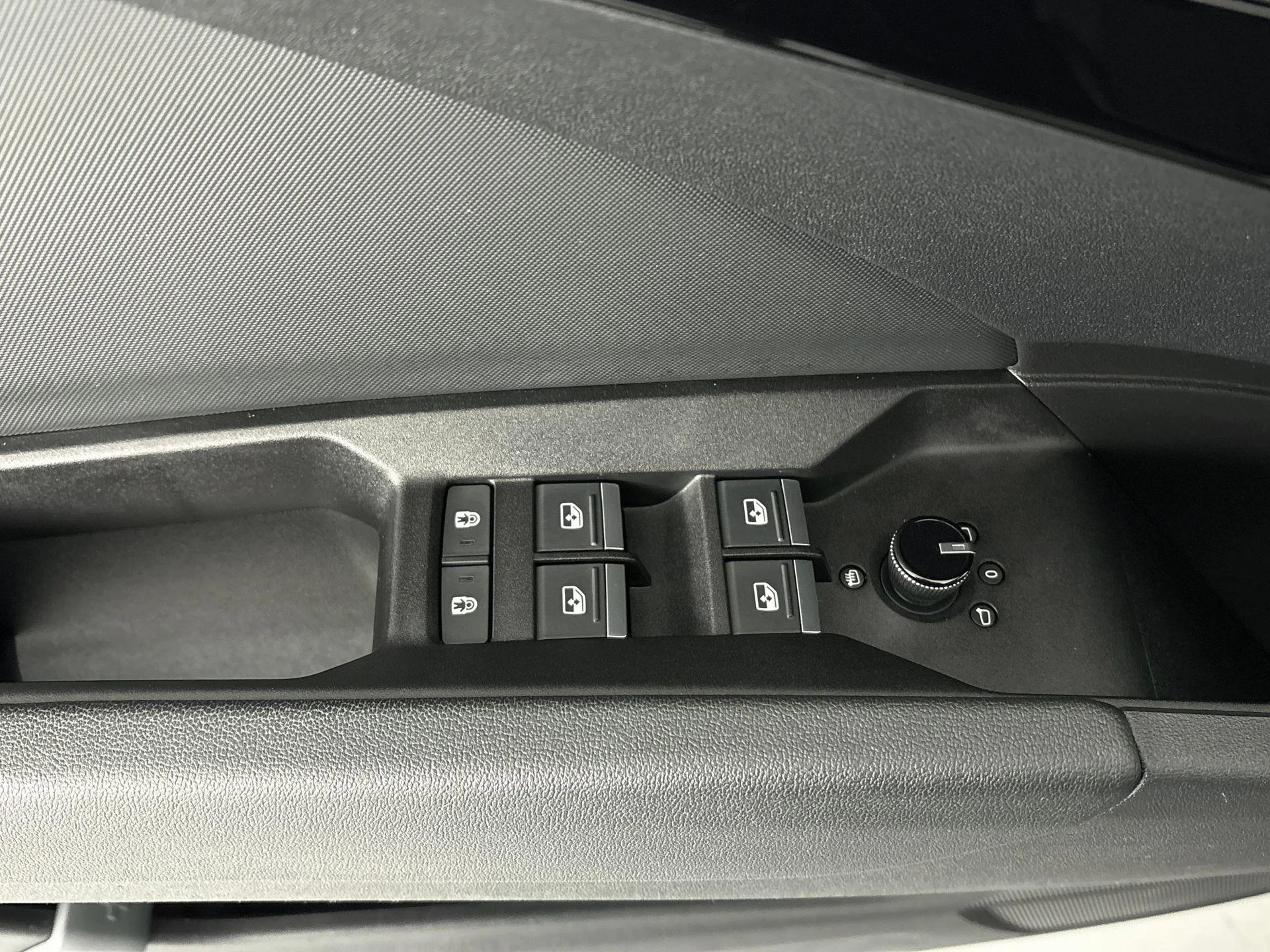 Audi-Q4 e-tron-image-14