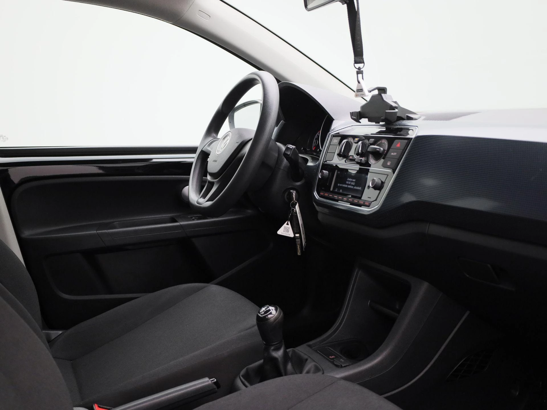 Volkswagen-up!-image-23