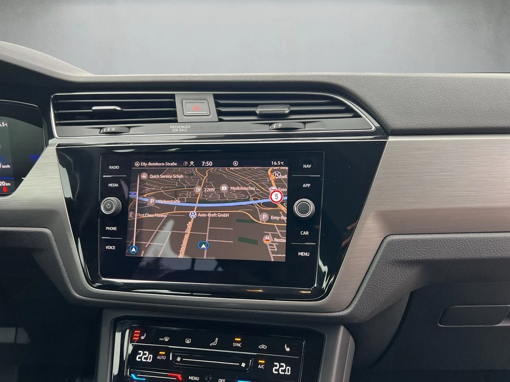 Volkswagen-Touran-image-9