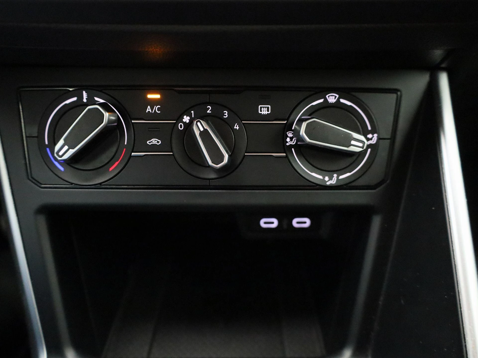 Volkswagen-Polo-image-18