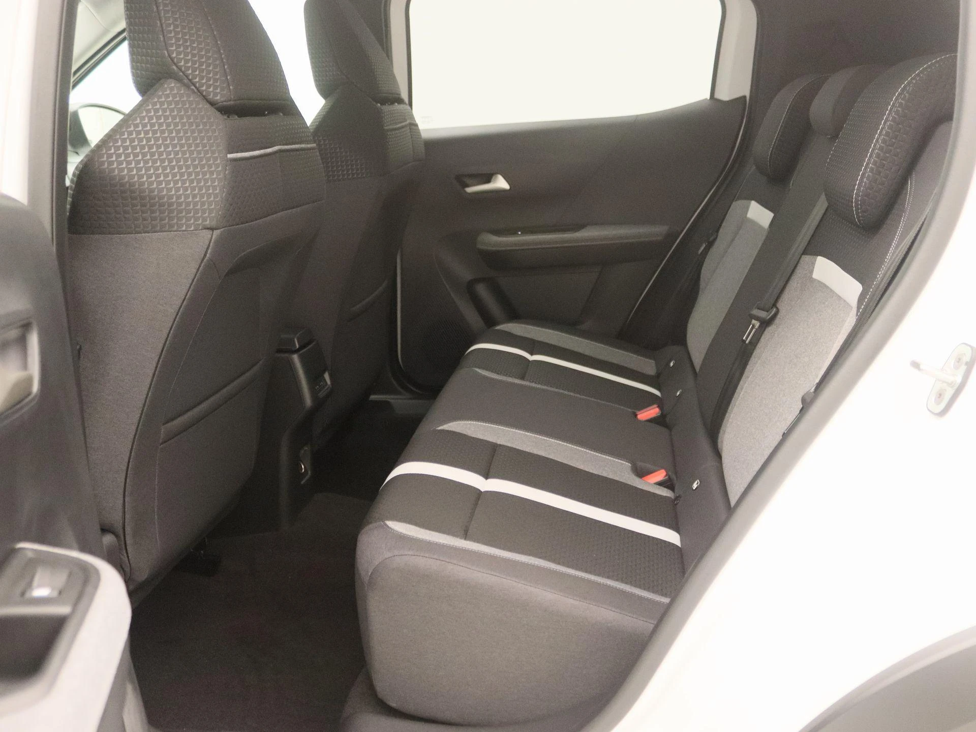 Opel-Frontera-image-12