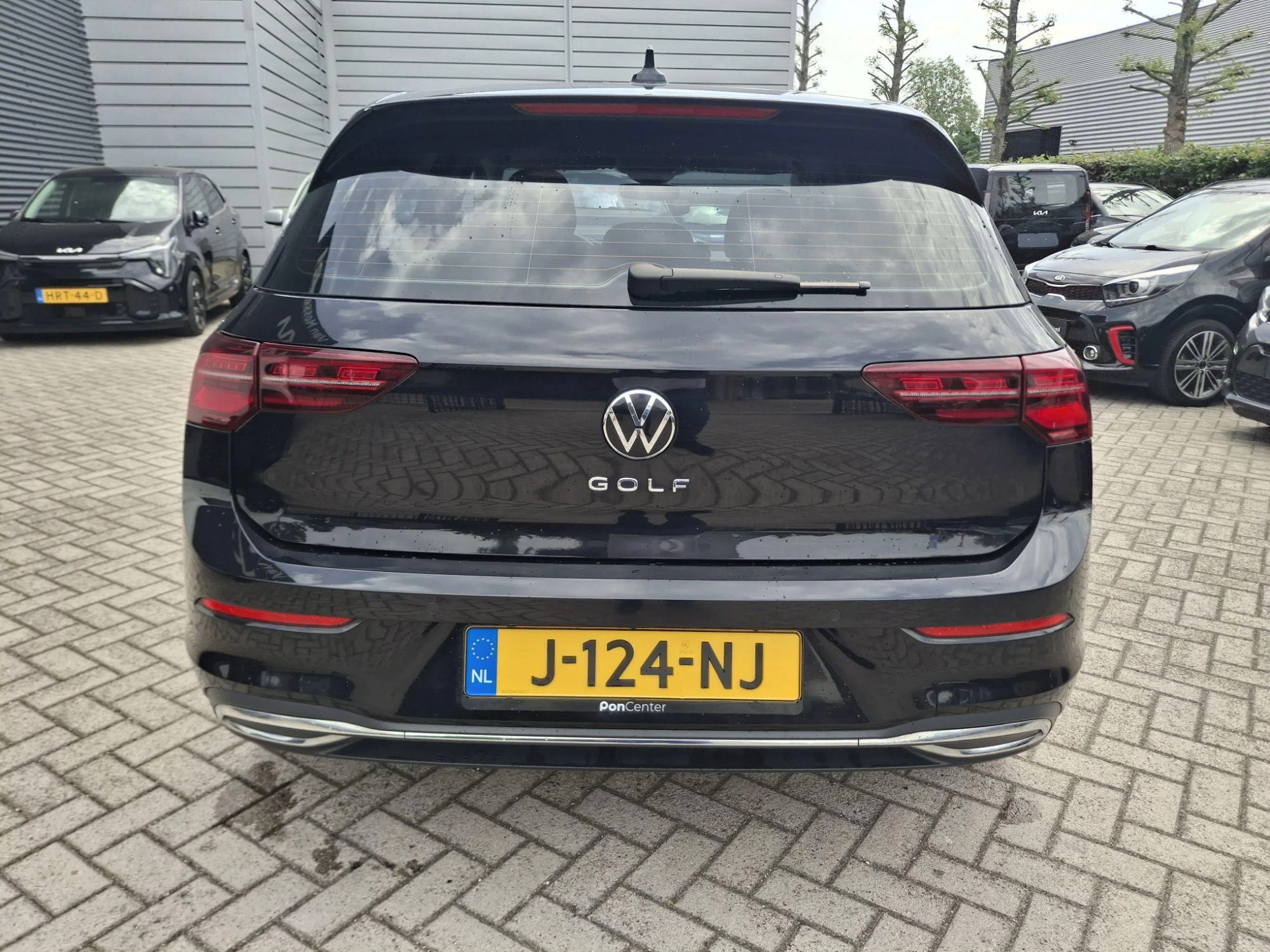 Volkswagen-Golf-image-2