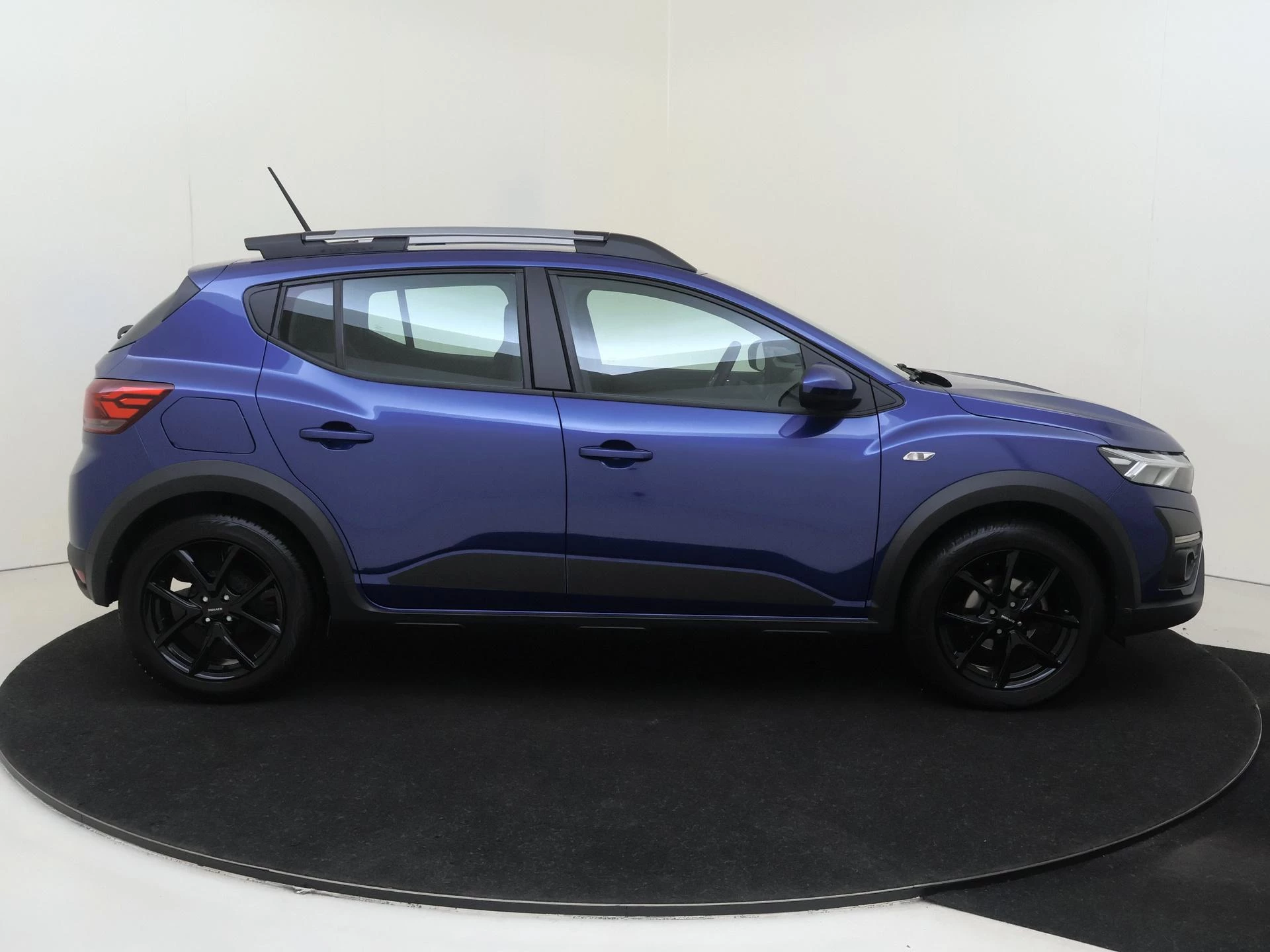 Dacia-Sandero Stepway-image-8