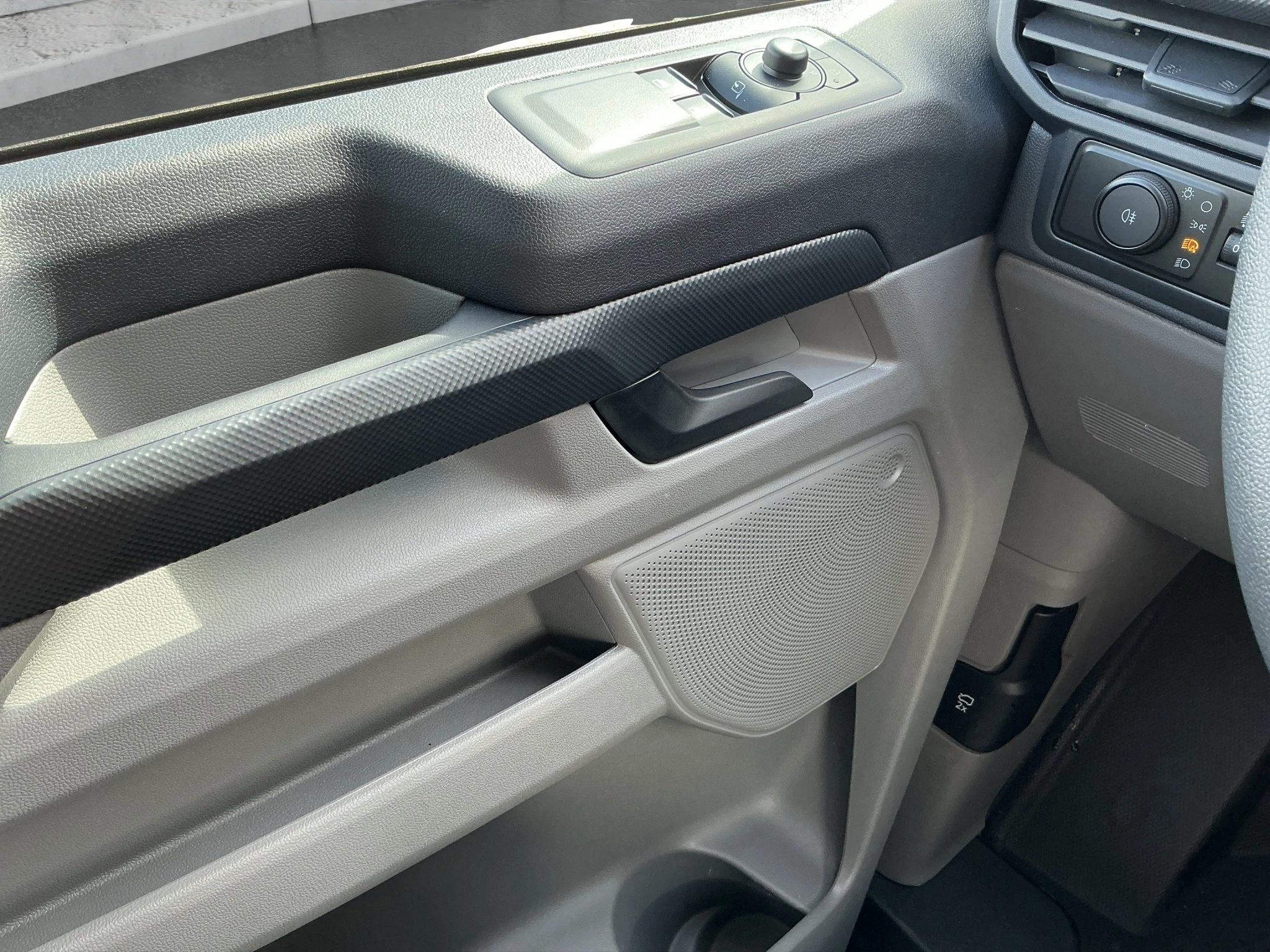 Ford-Transit Custom-image-15