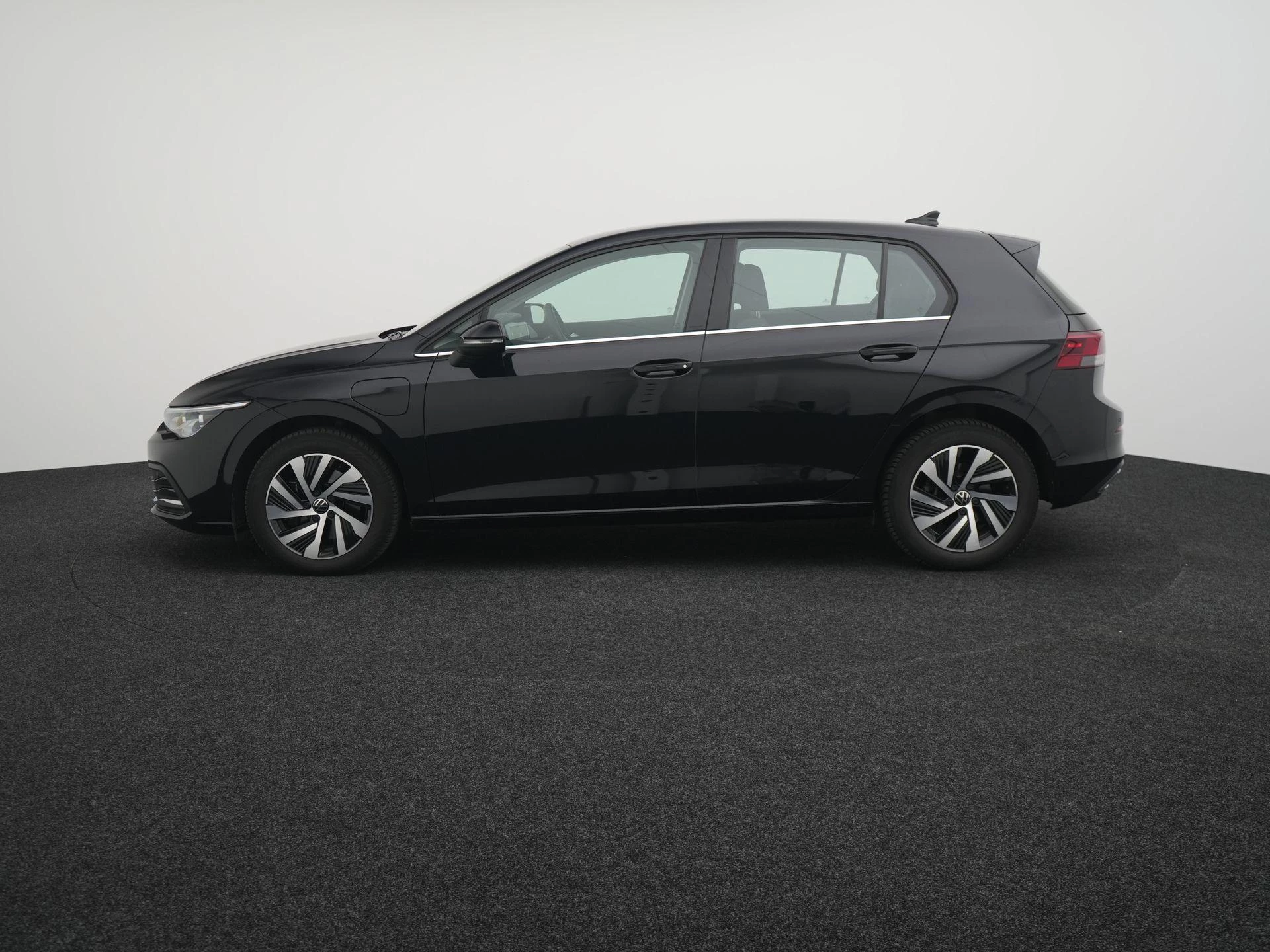 Volkswagen-Golf-image-11