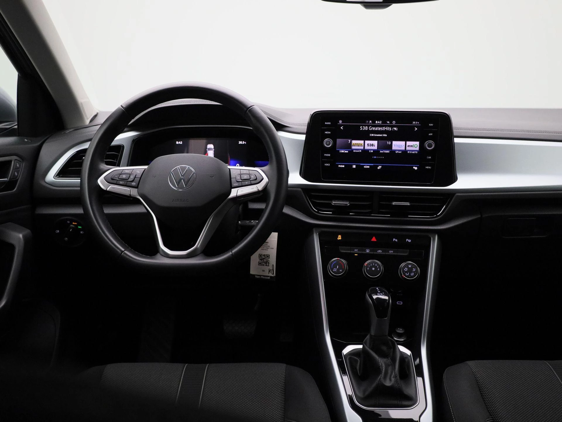 Volkswagen-T-Roc-image-6