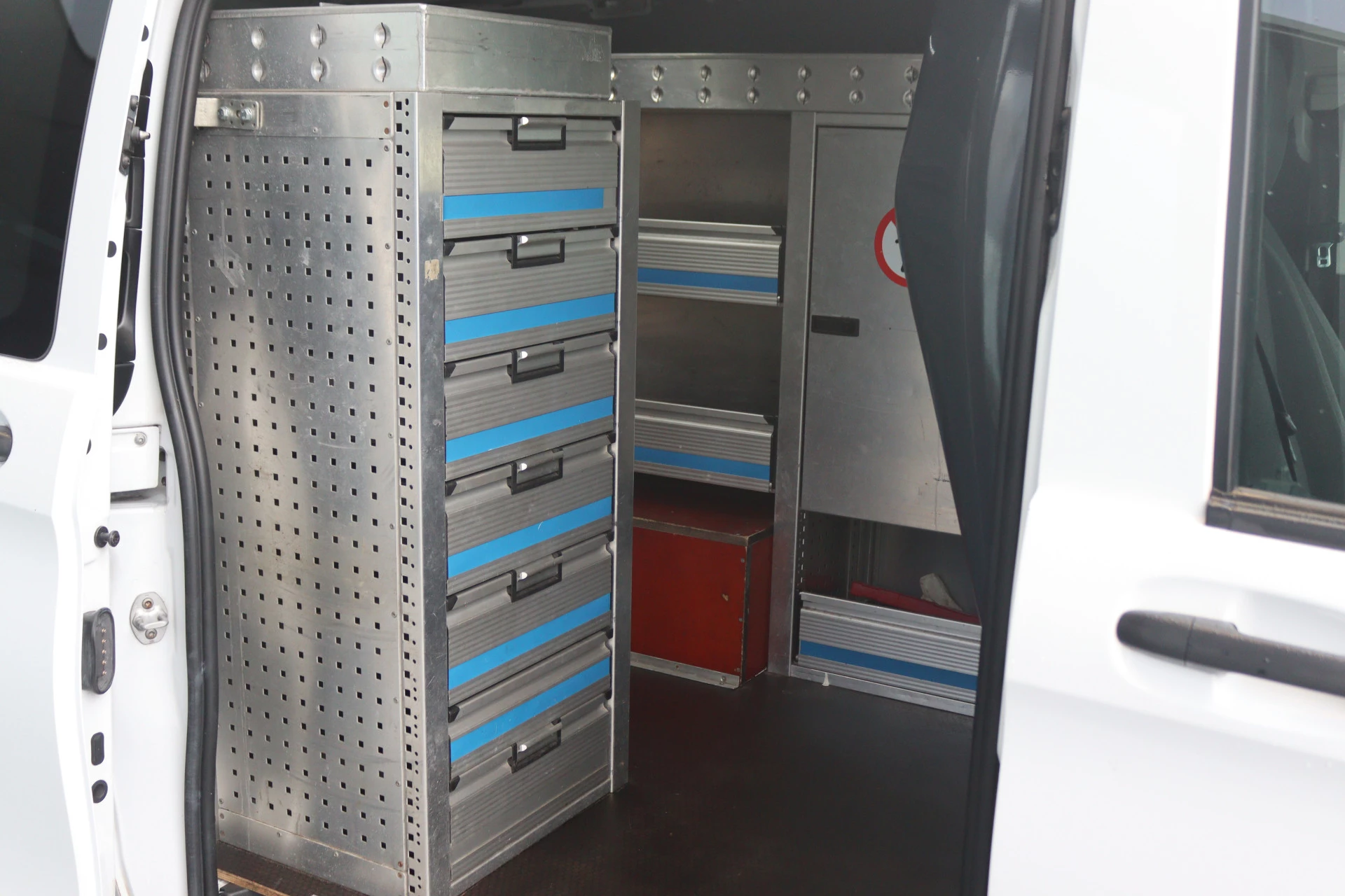 Mercedes-Benz-Vito-image-14