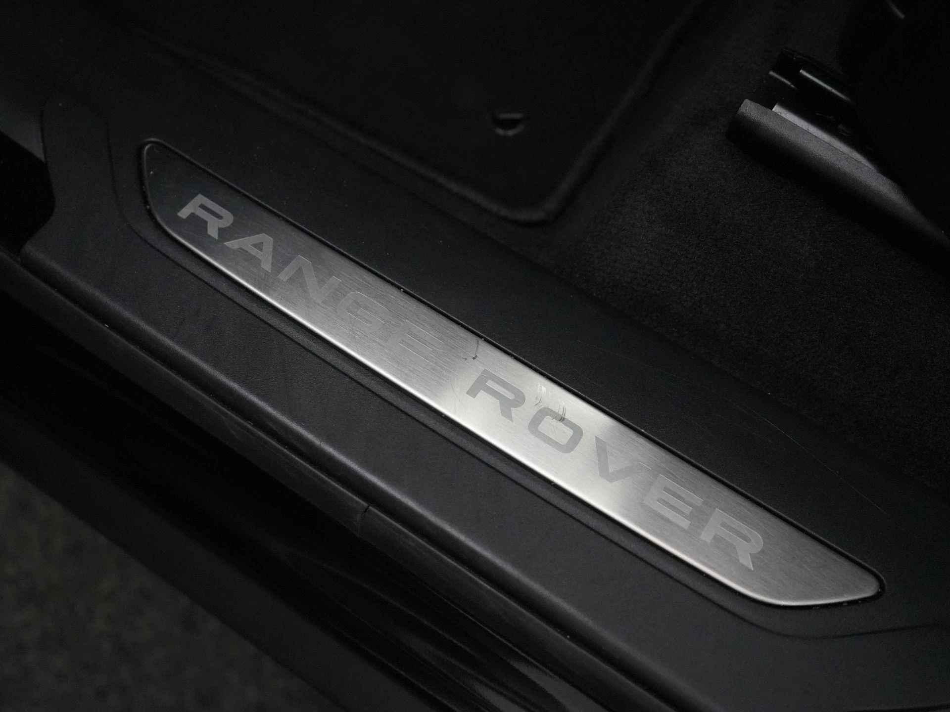 Land Rover-Range Rover Velar-image-44
