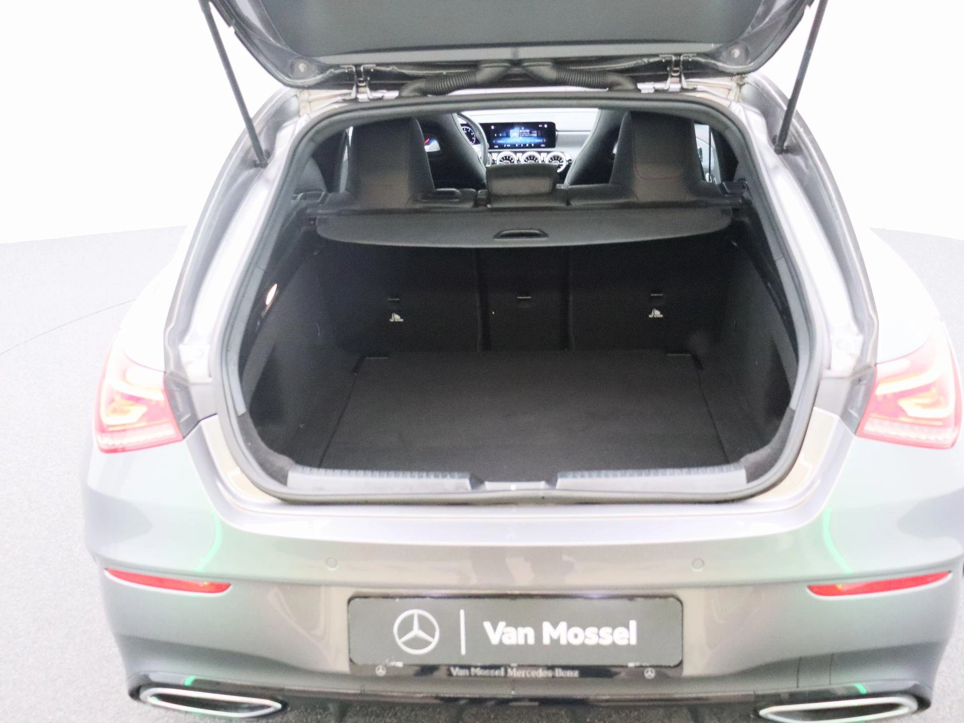 Mercedes-Benz CLA 200 AMG Line Shooting Brake + PANORAMISCH DAK + MULTIBEAM LED + CARPLAY +