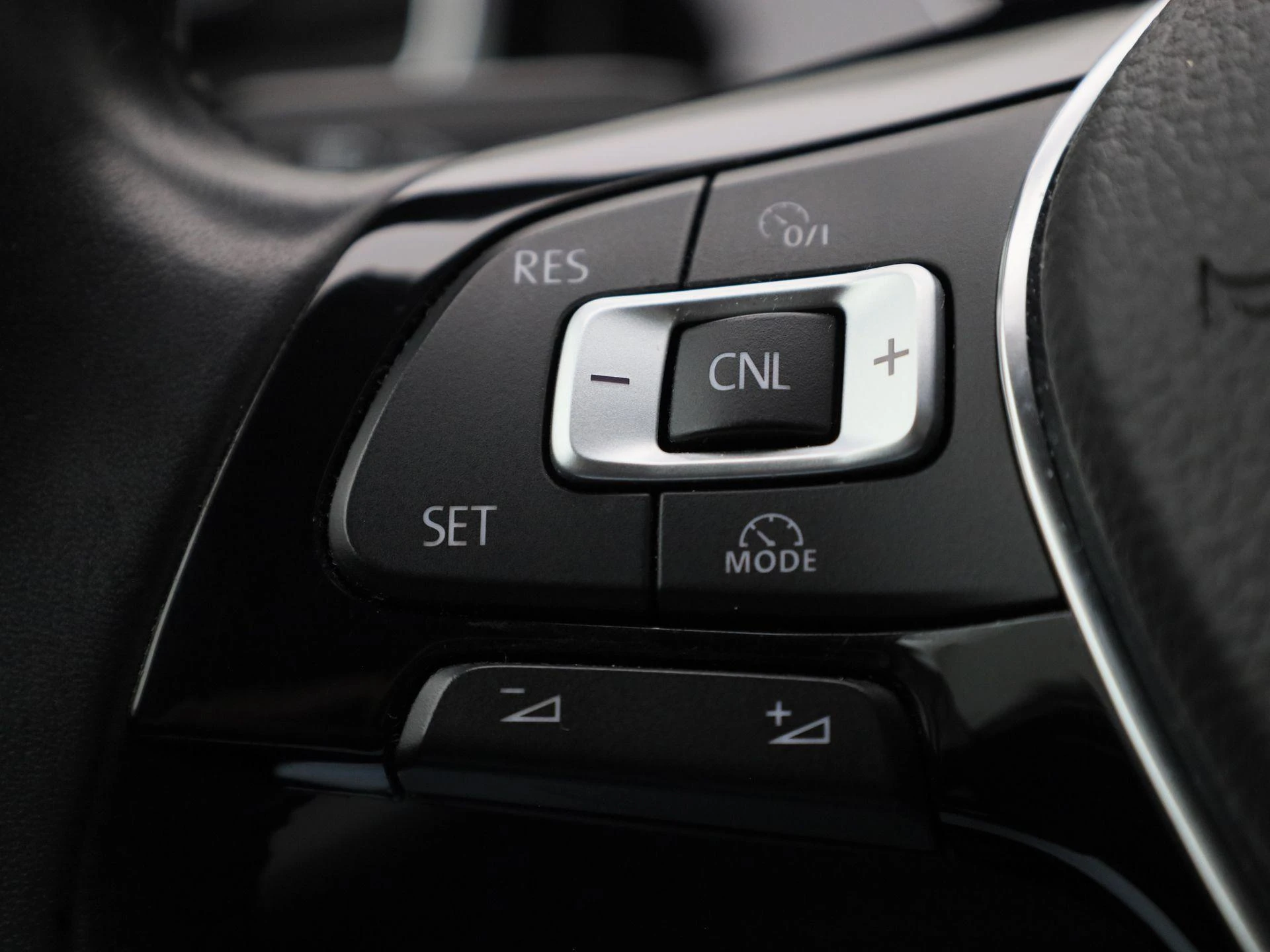 Volkswagen-Golf-image-17