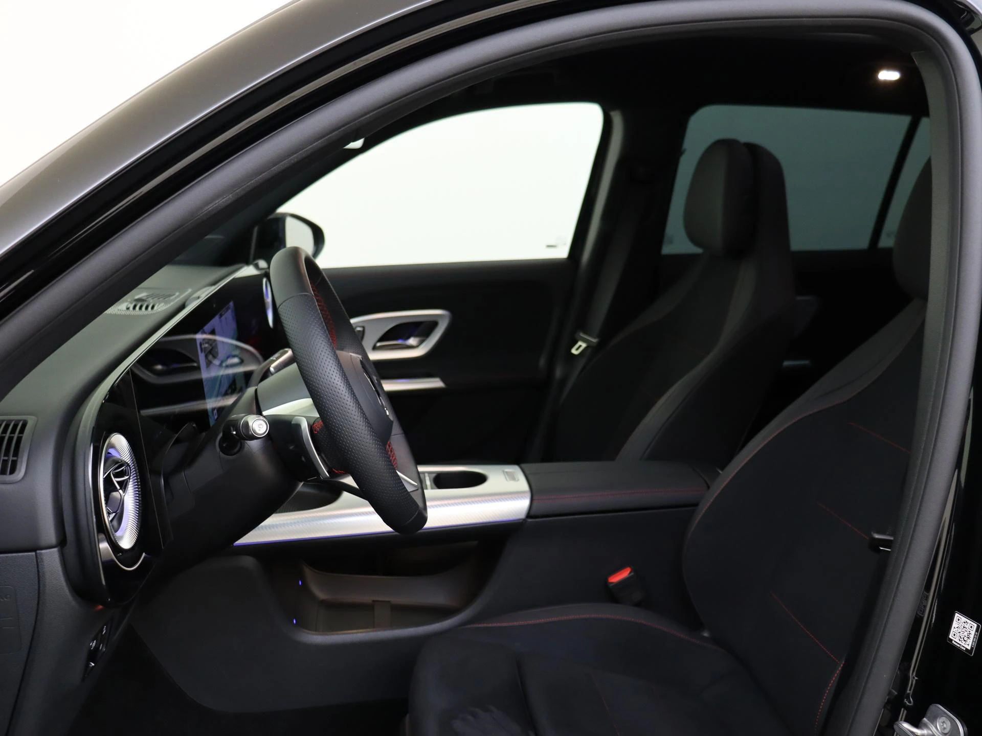 Mercedes-Benz-GLB-image-14