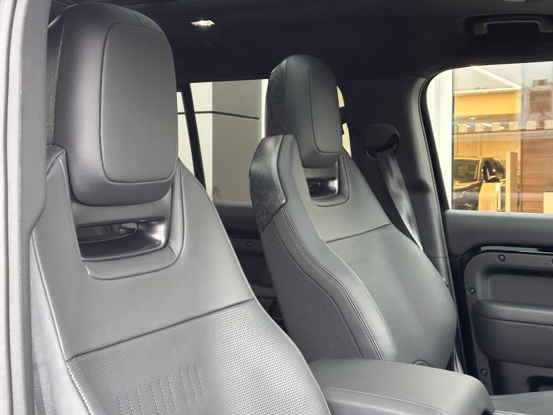 Land Rover-Defender-image-3