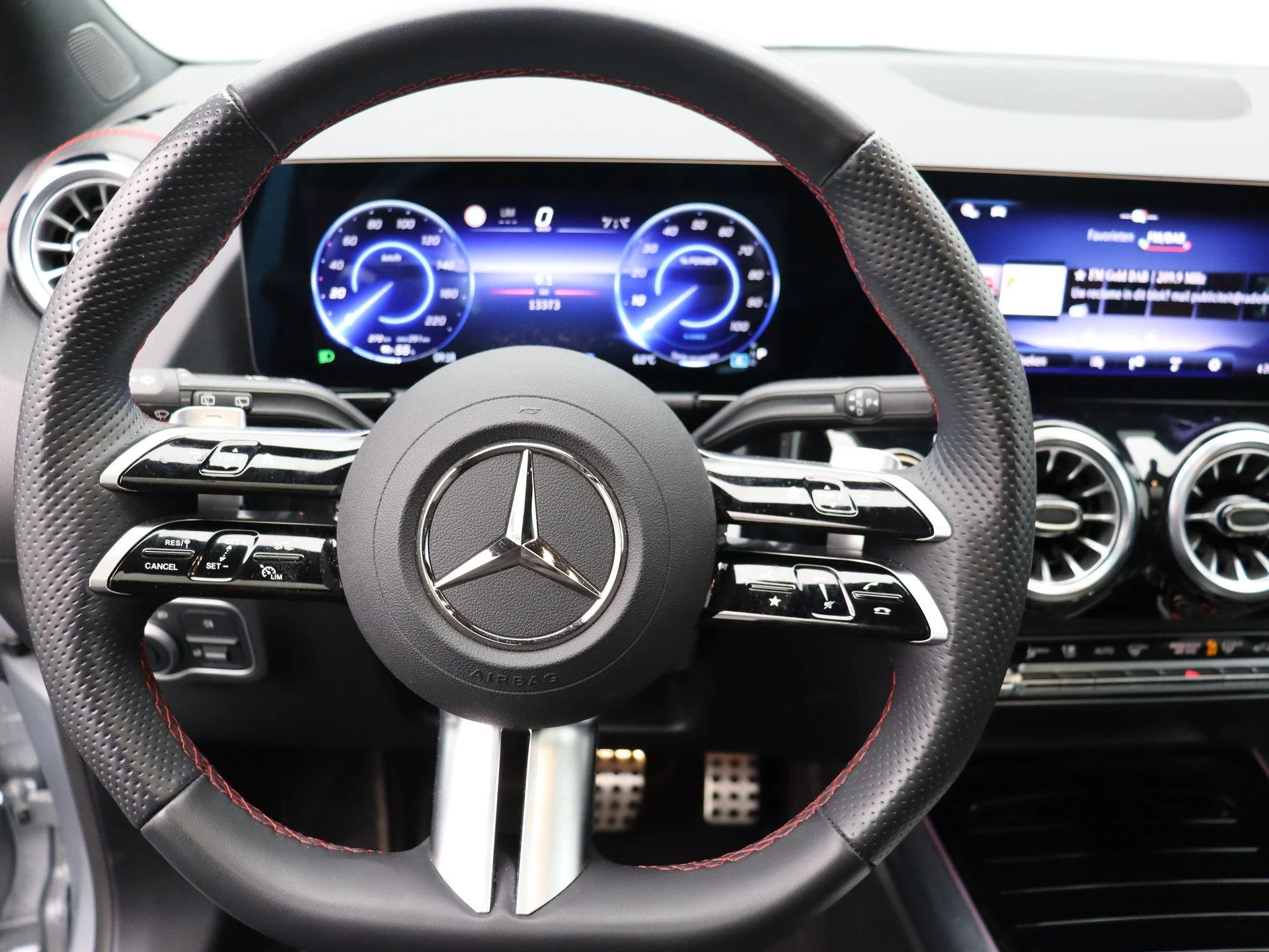 Mercedes-Benz EQA 250+ AMG Line + CARPLAY + PANORAMISCH DAK + NIGHTPAKKET +