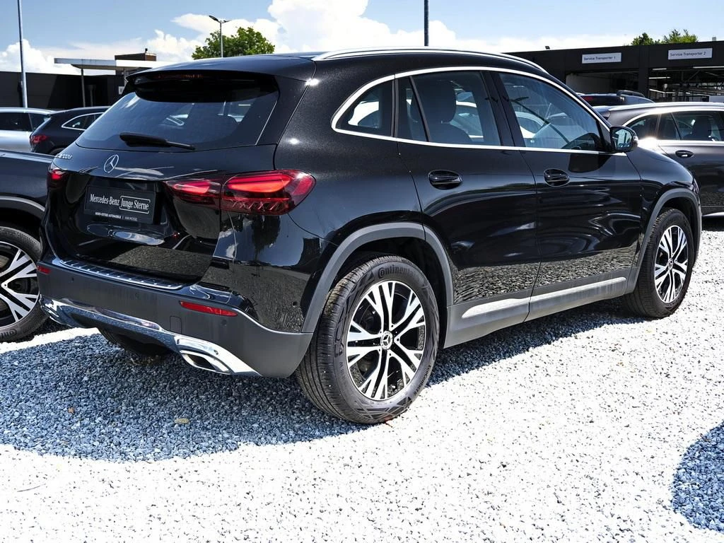 Mercedes-Benz-GLA 200 d-image-5