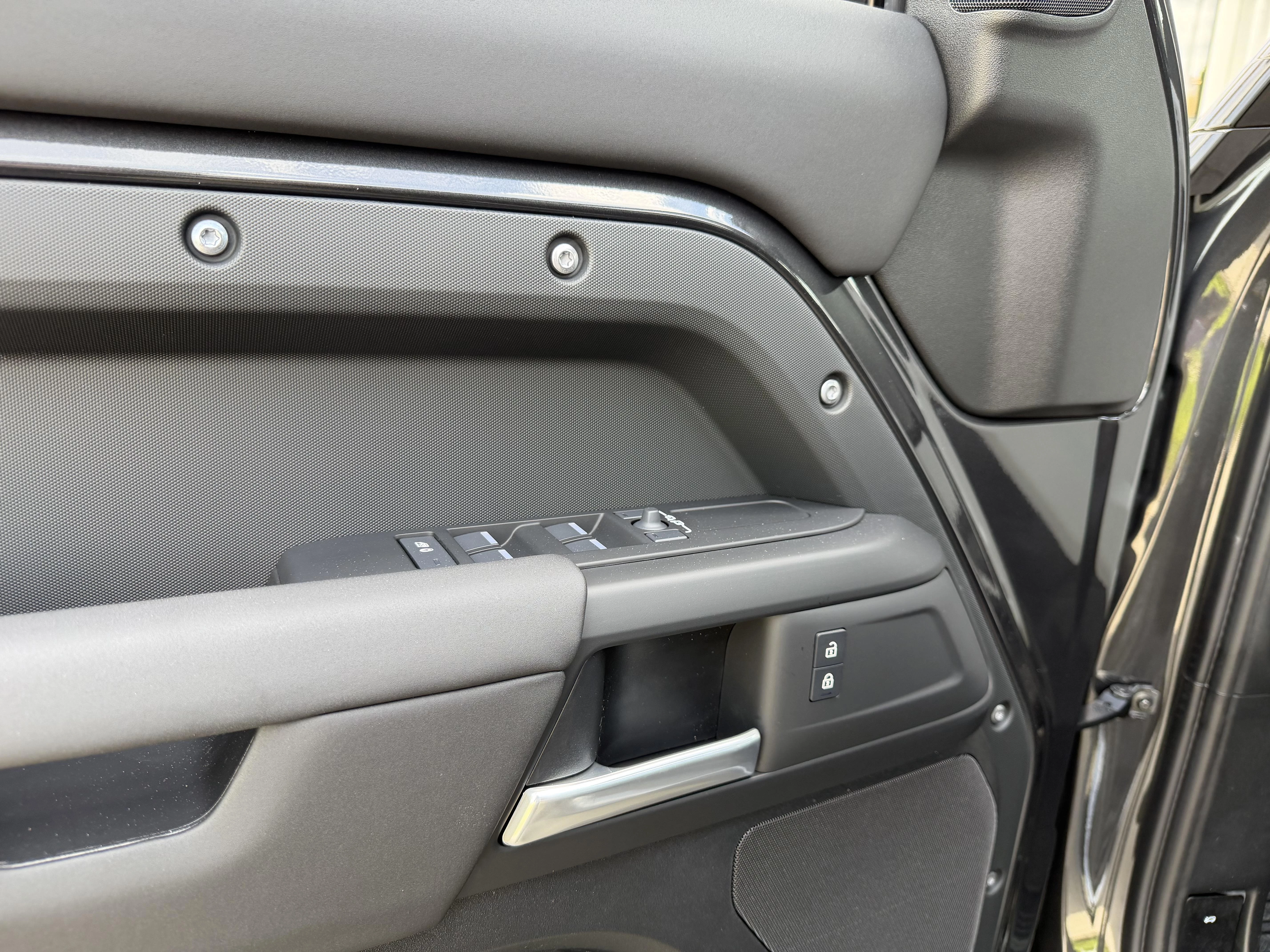 Land Rover-Defender-image-23