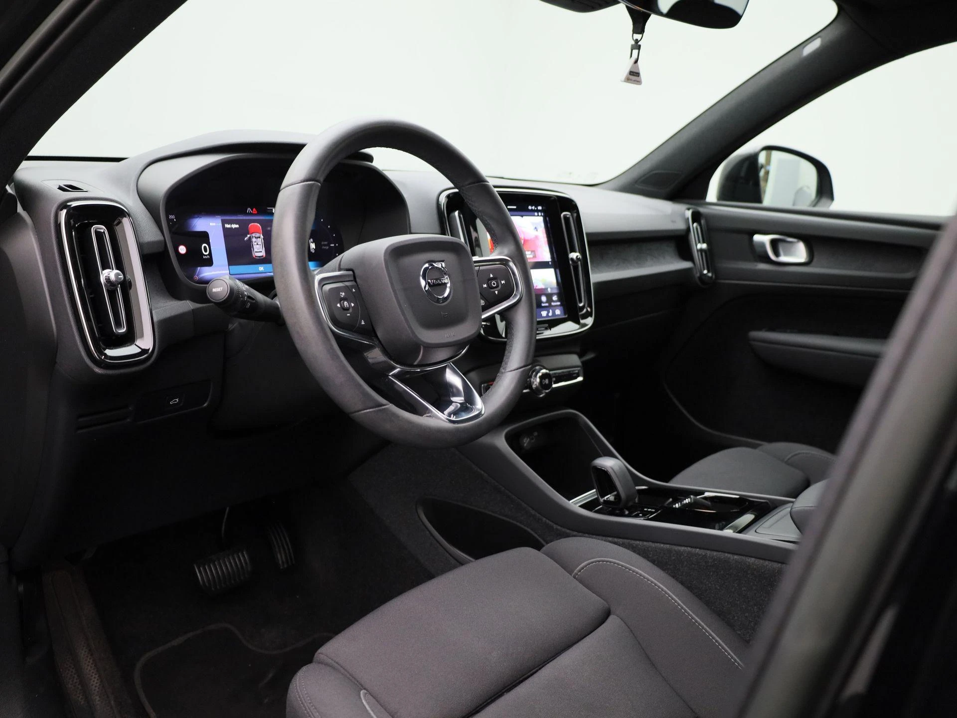 Volvo-XC40-image-30