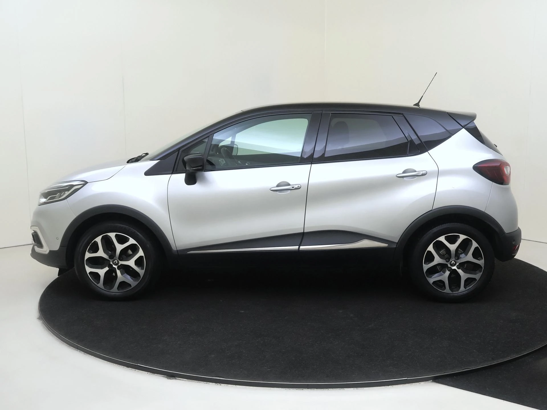 Renault-Captur-image-7