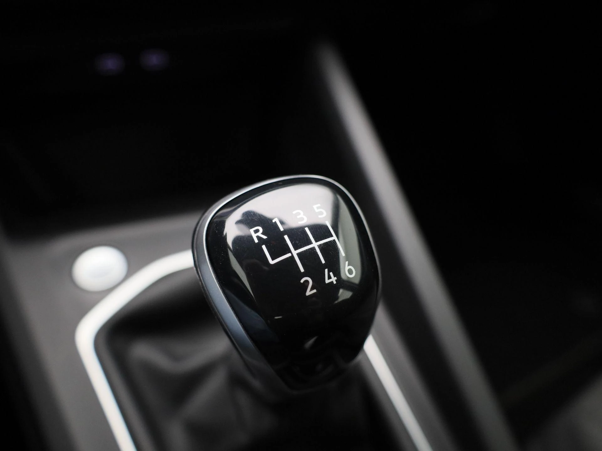 Volkswagen-Golf-image-27