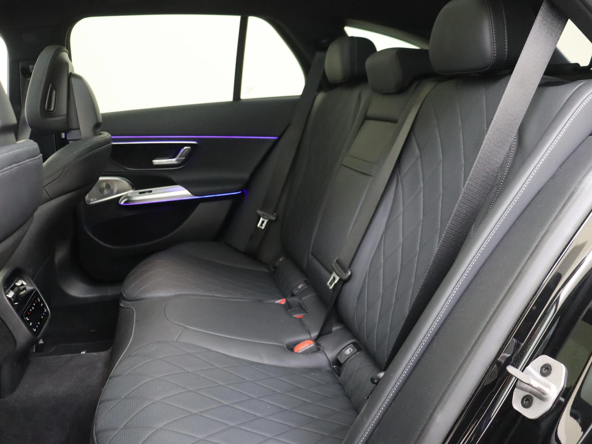 Mercedes-Benz-E-Klasse-image-14