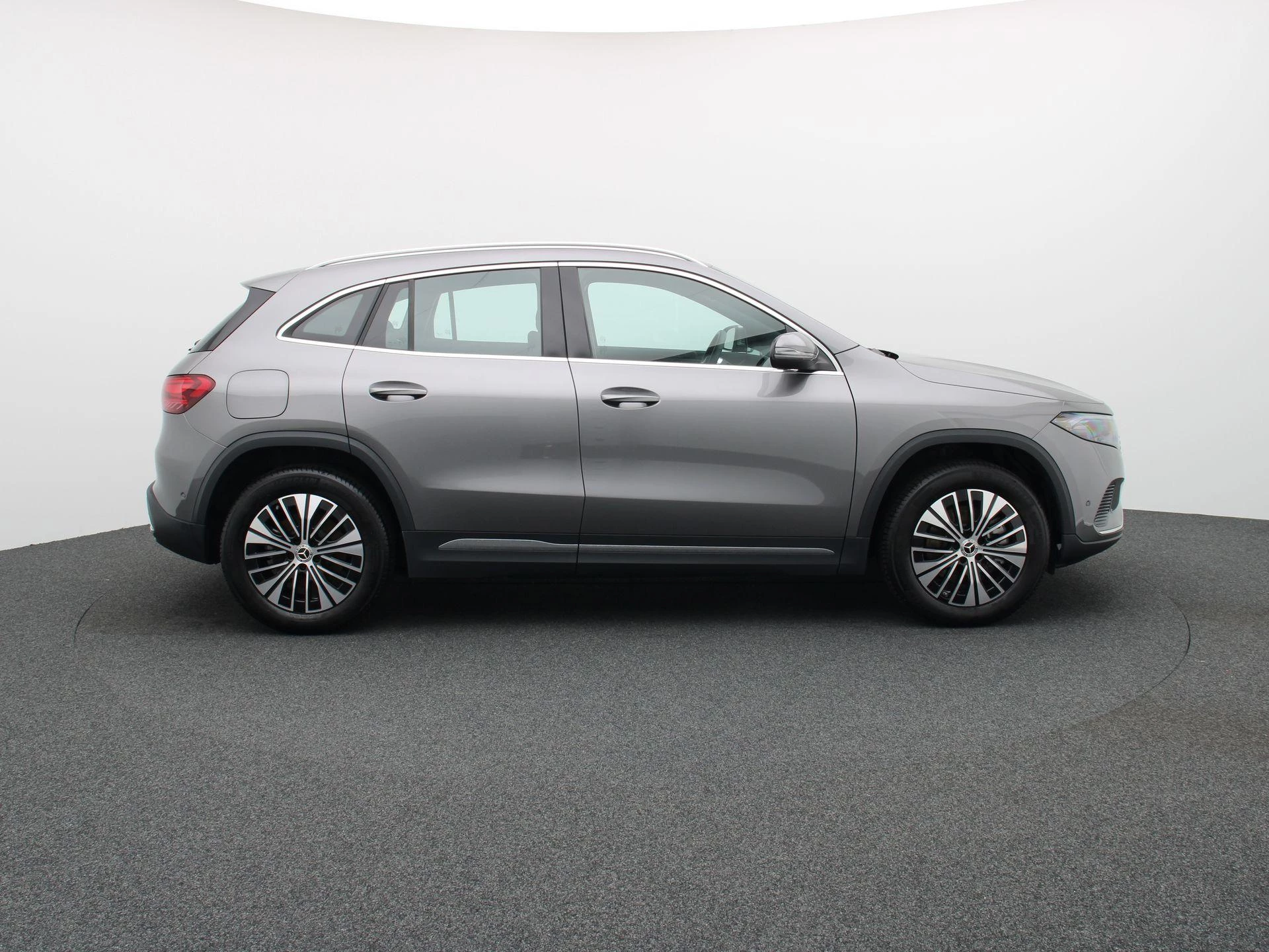 Mercedes-Benz-EQA-image-5