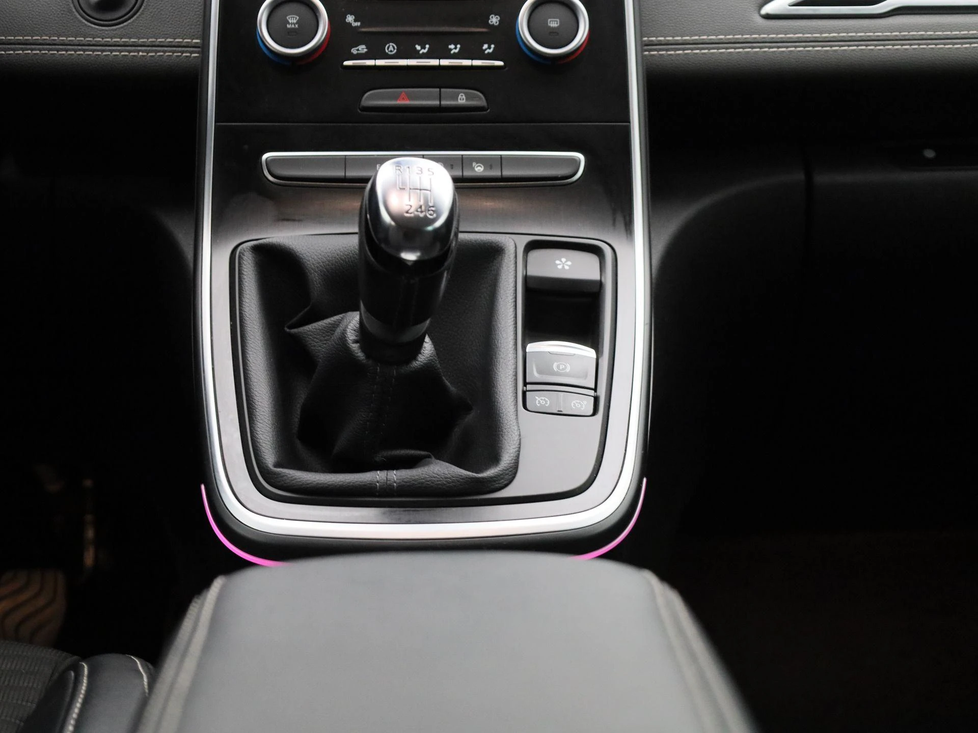 Renault-Scénic-image-9
