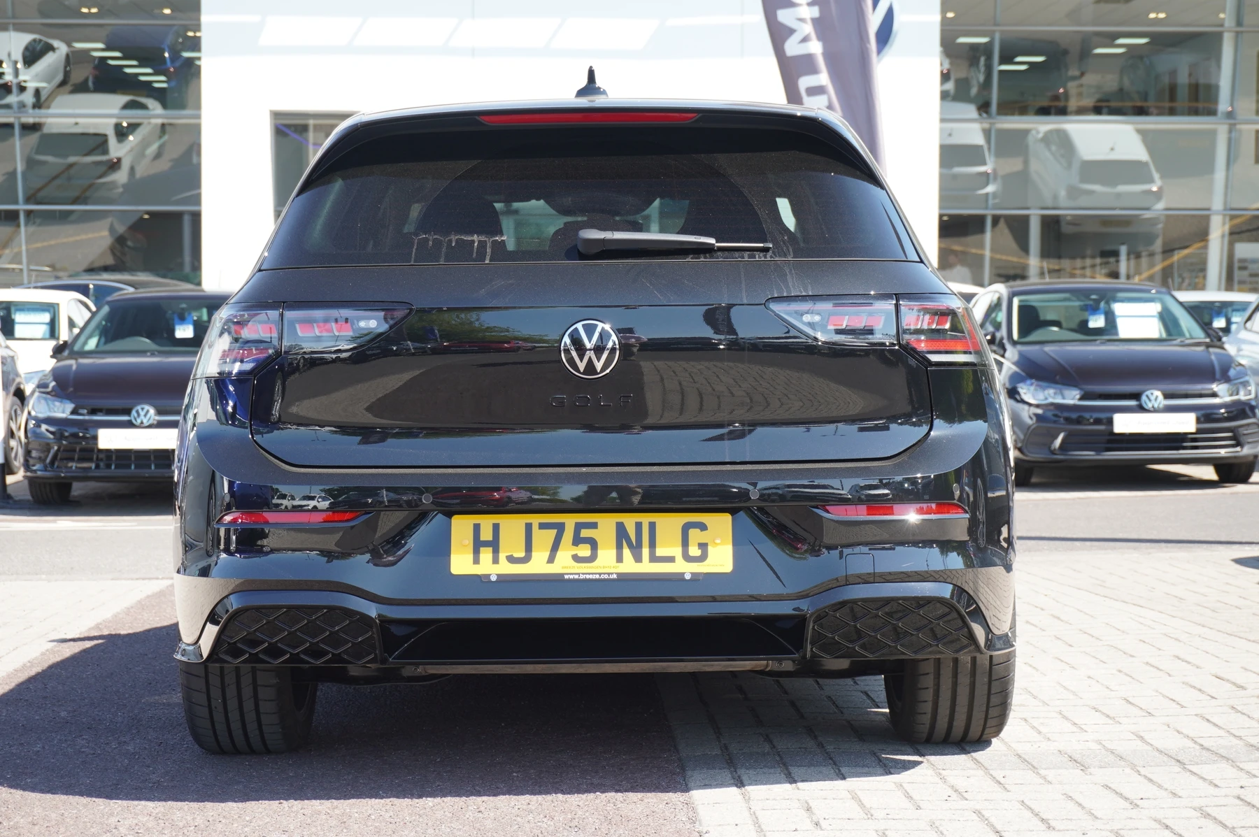 Volkswagen-Golf-image-12
