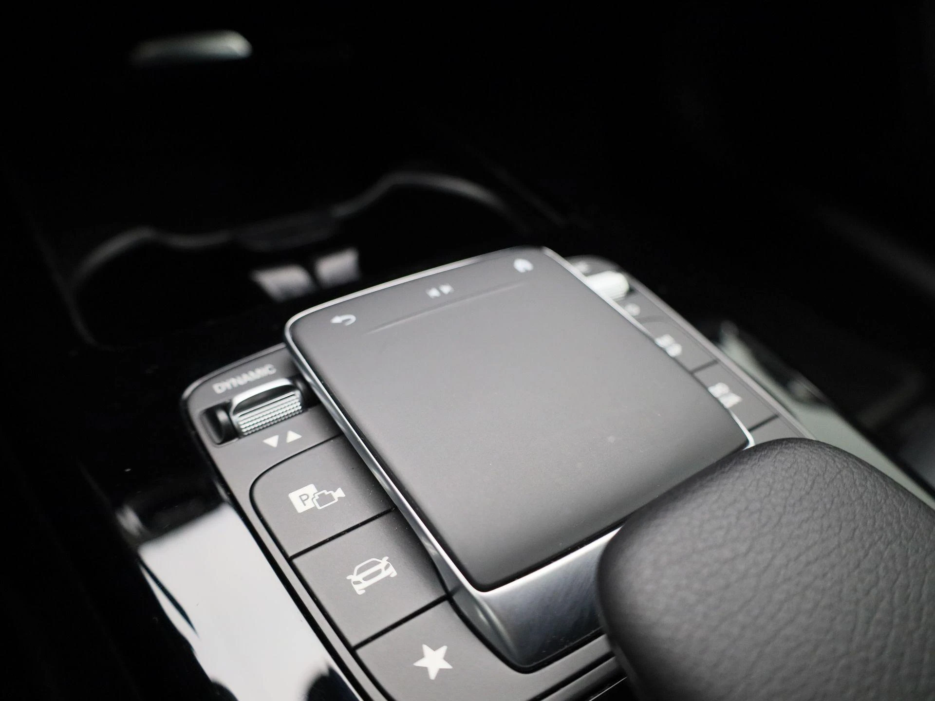 Mercedes-Benz-CLA-image-27