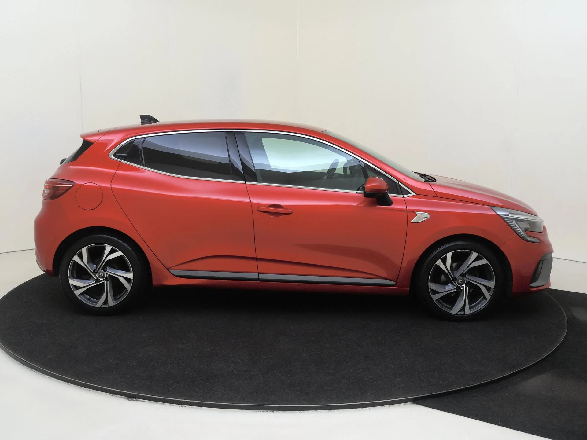 Renault-Clio-image-8