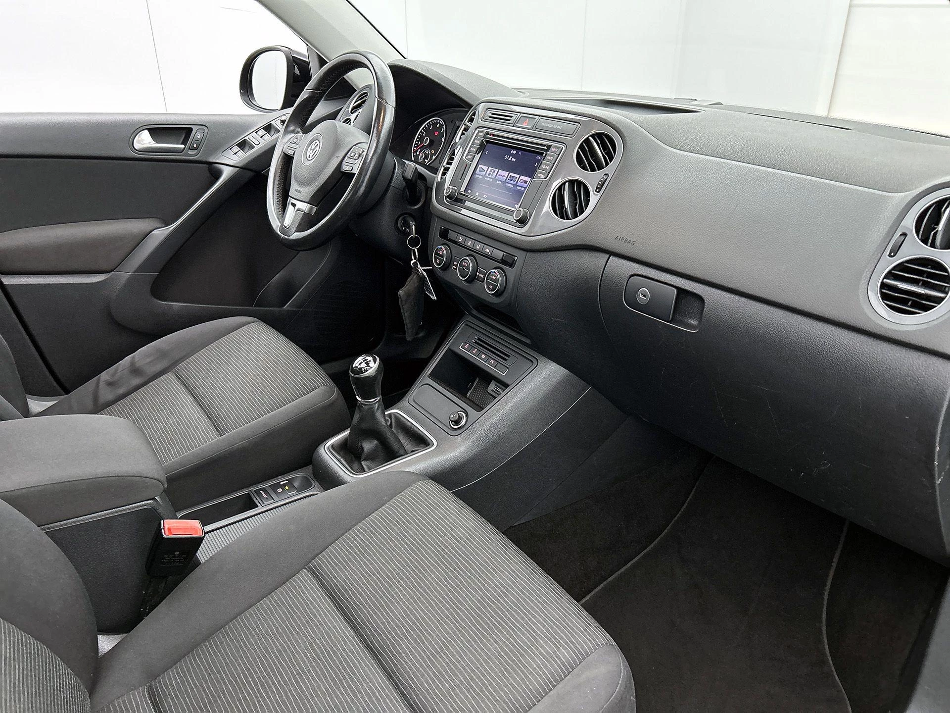 Volkswagen-Tiguan-image-21