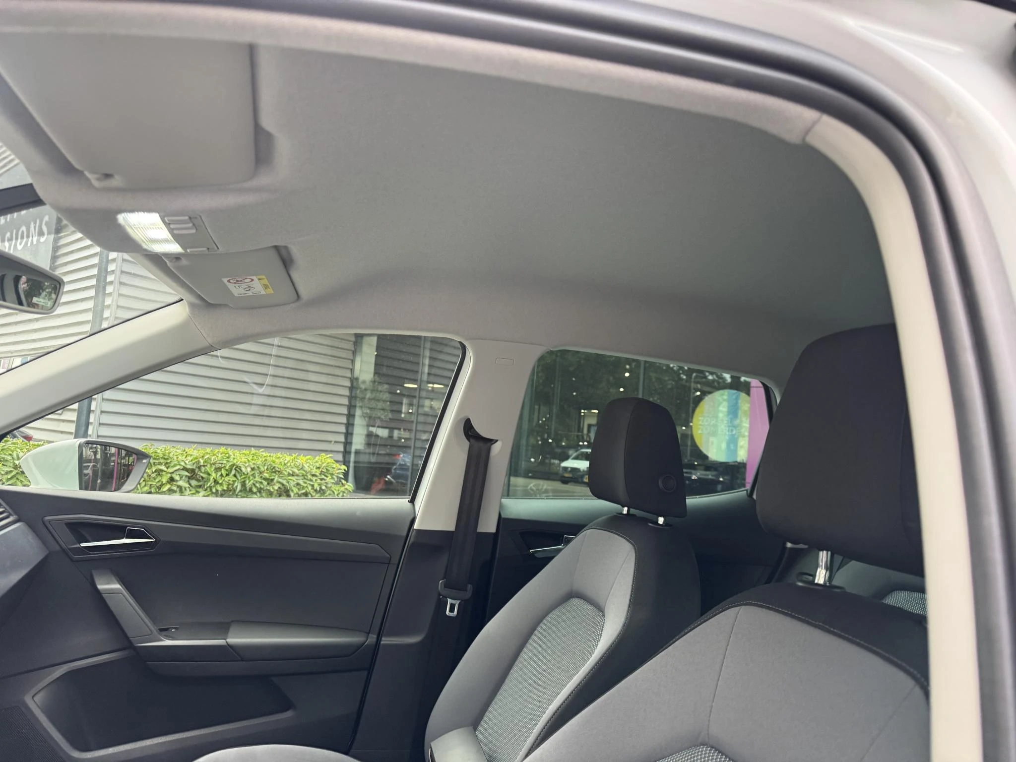 SEAT-Arona-image-4