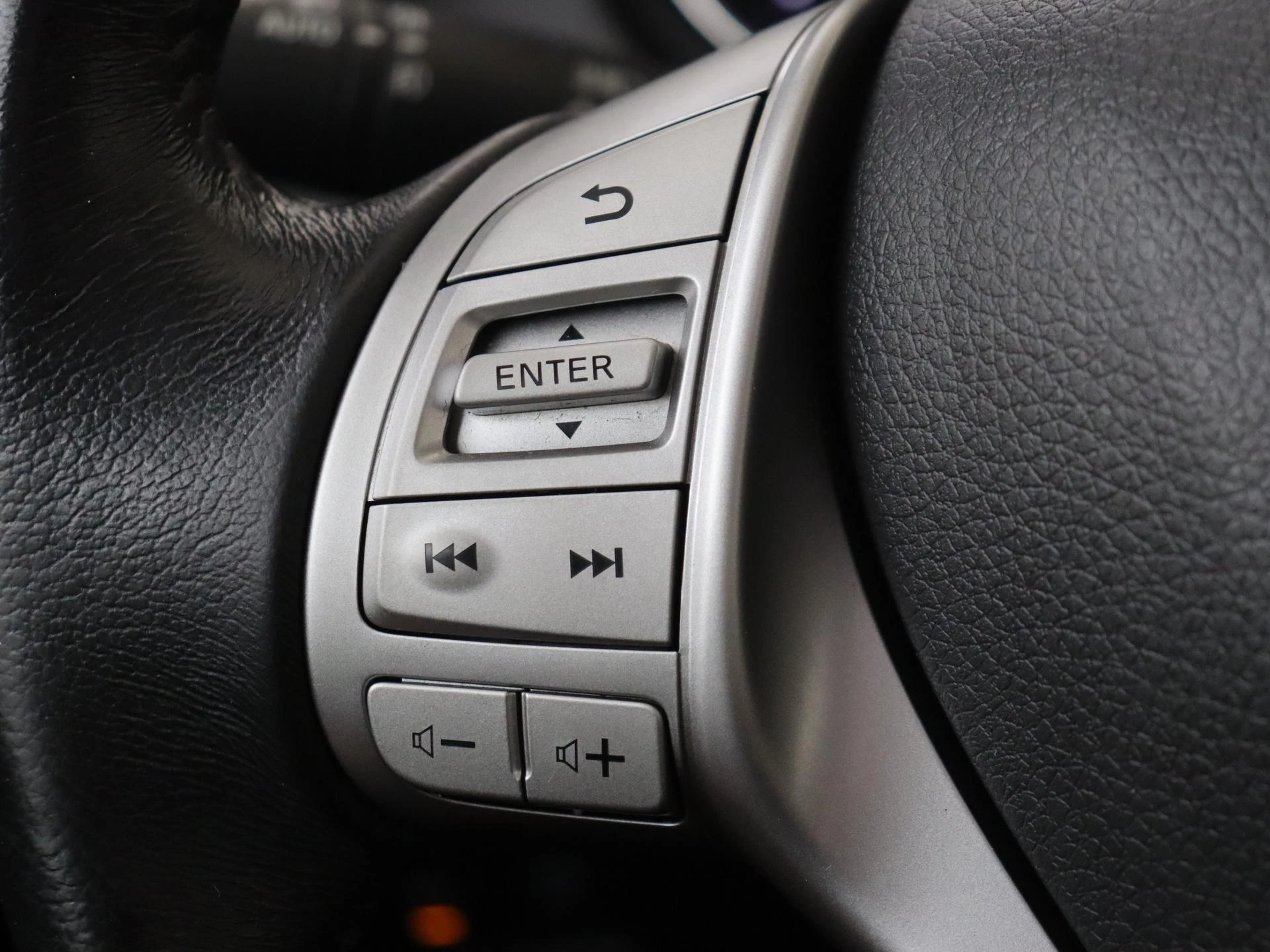 Nissan-X-Trail-image-12