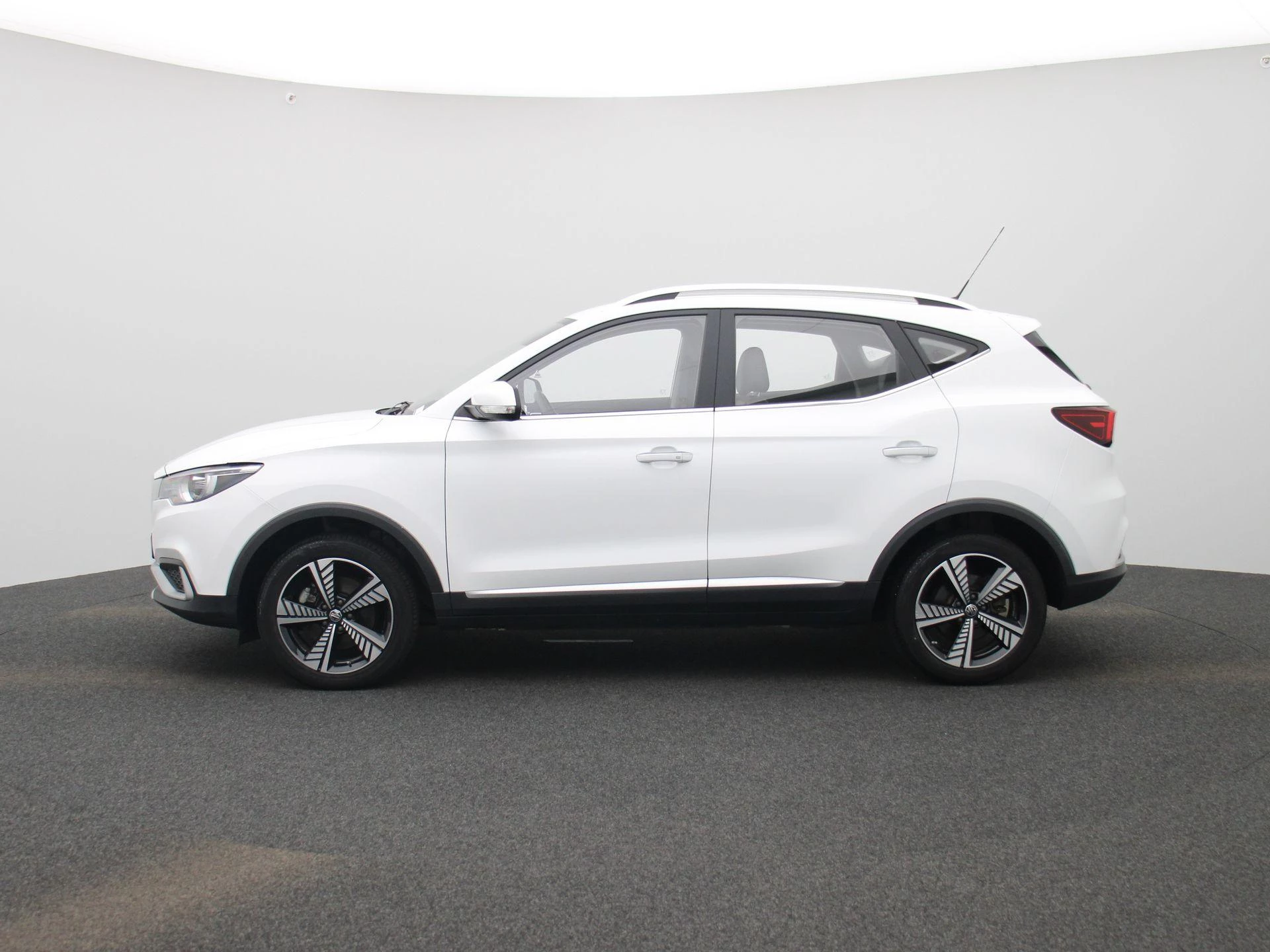 MG-ZS EV-image-3