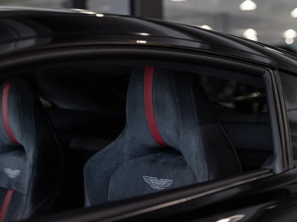 Aston Martin-V8 Vantage-image-5