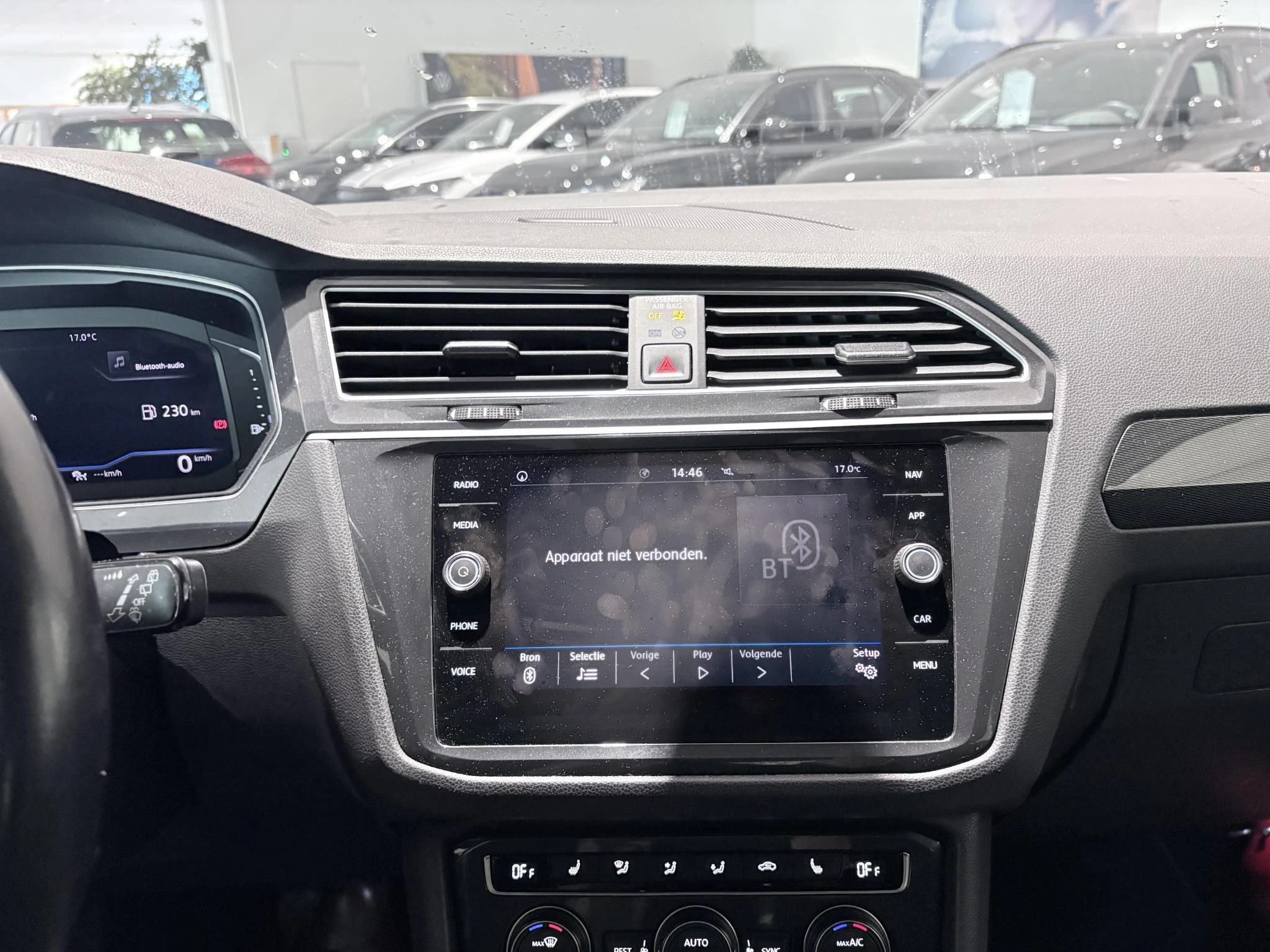 Volkswagen-Tiguan-image-19