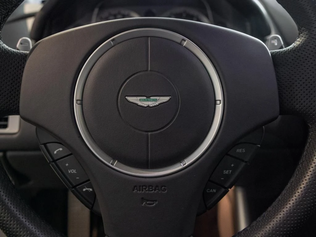 Aston Martin-V8 Vantage-image-5