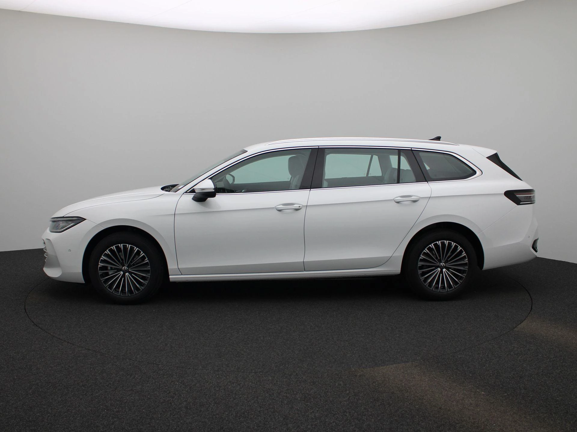 Volkswagen-Passat-image-3