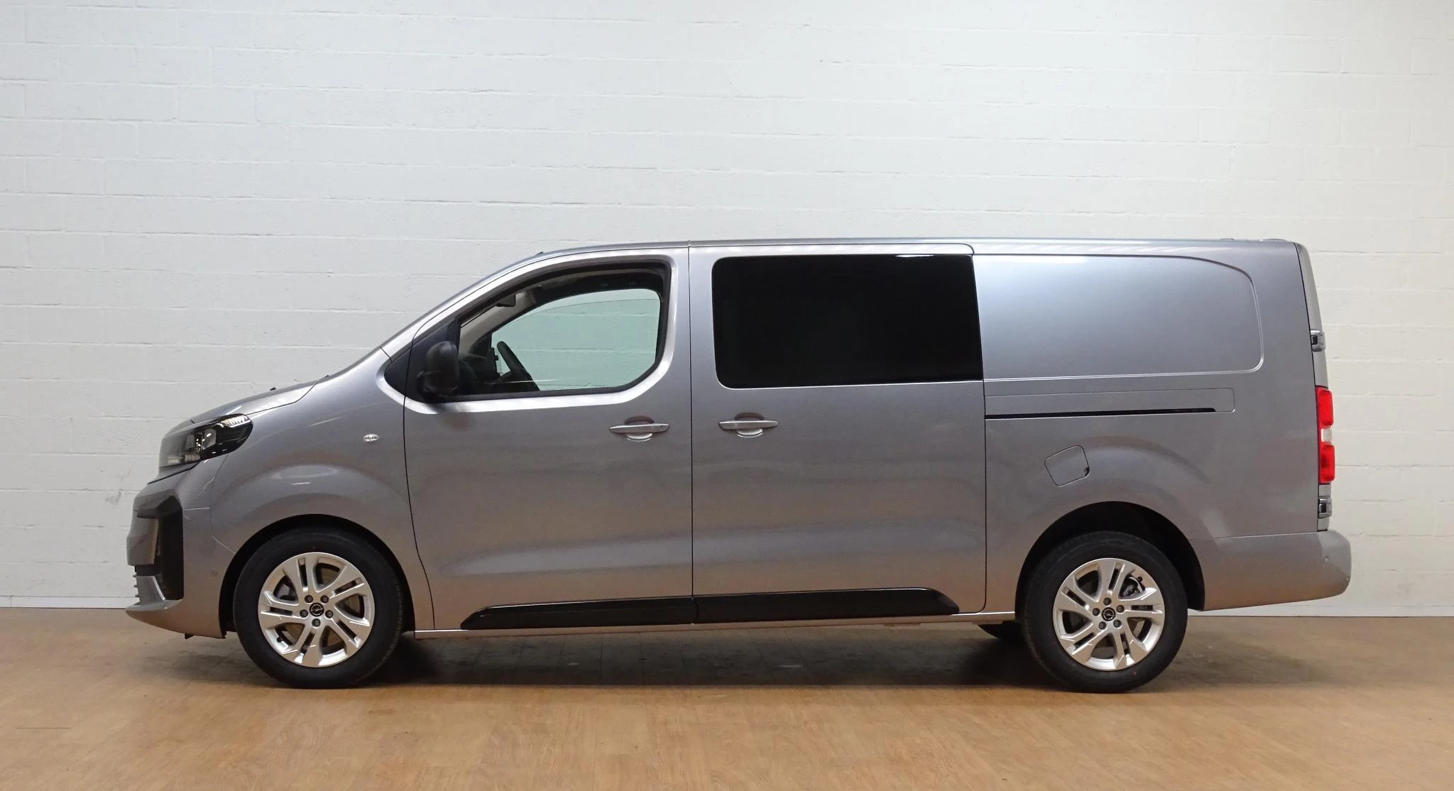 Opel-Vivaro-image-5