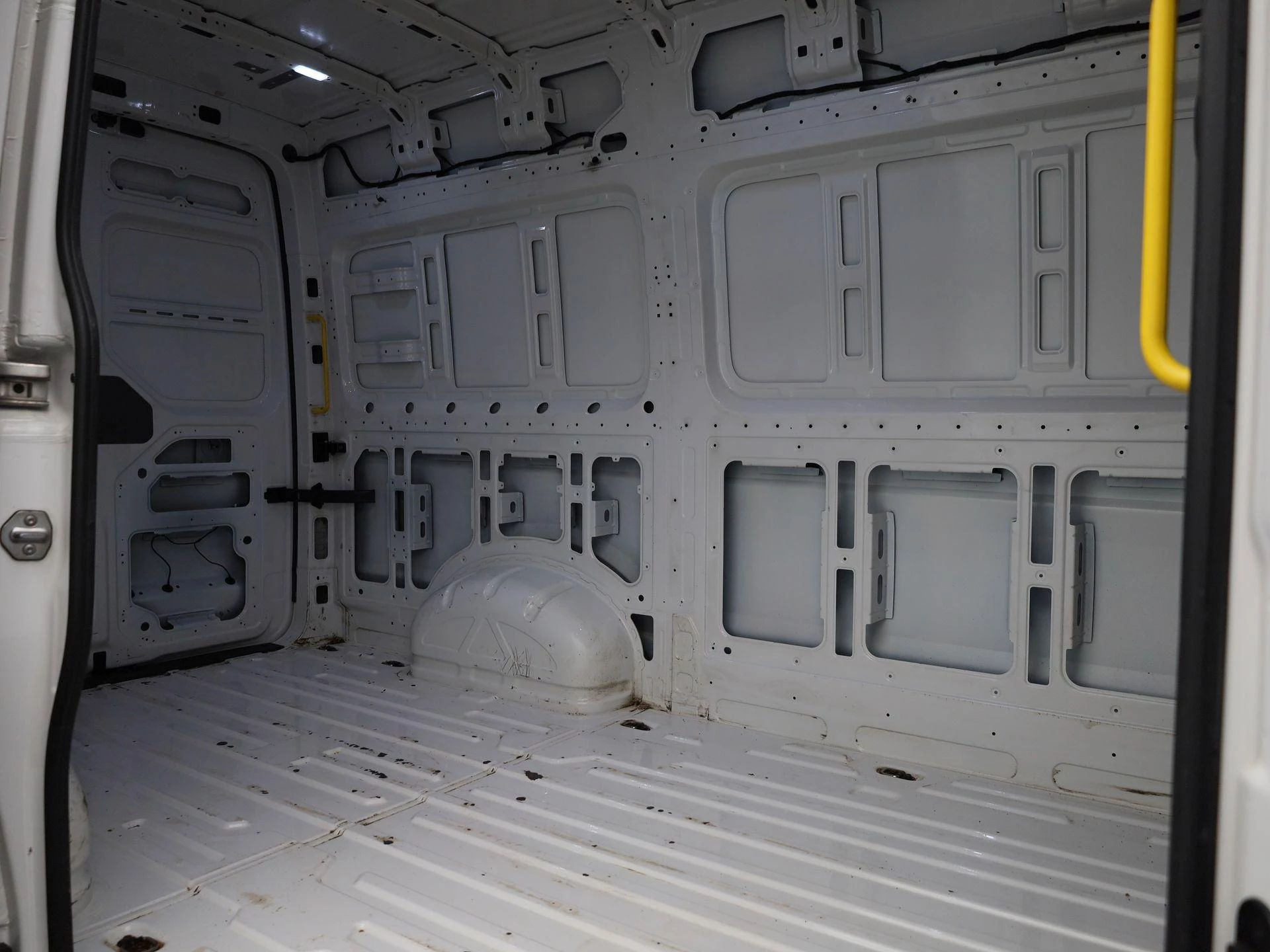 Volkswagen-Crafter-image-12