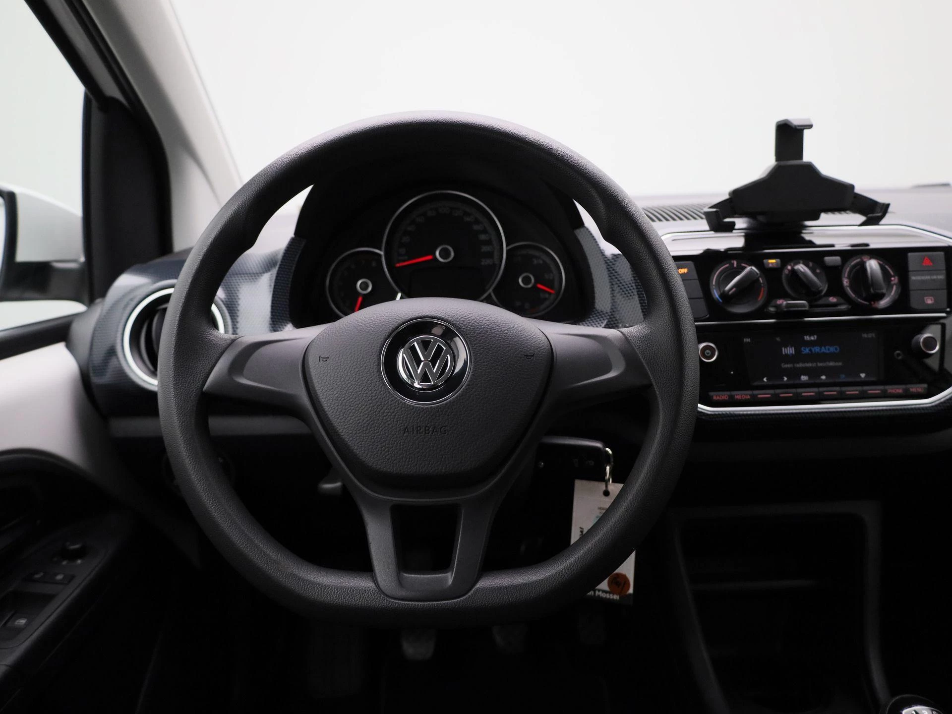Volkswagen-up!-image-6