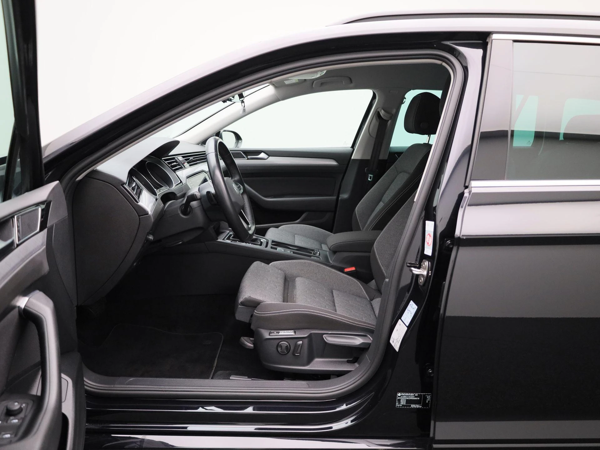Volkswagen-Passat-image-8