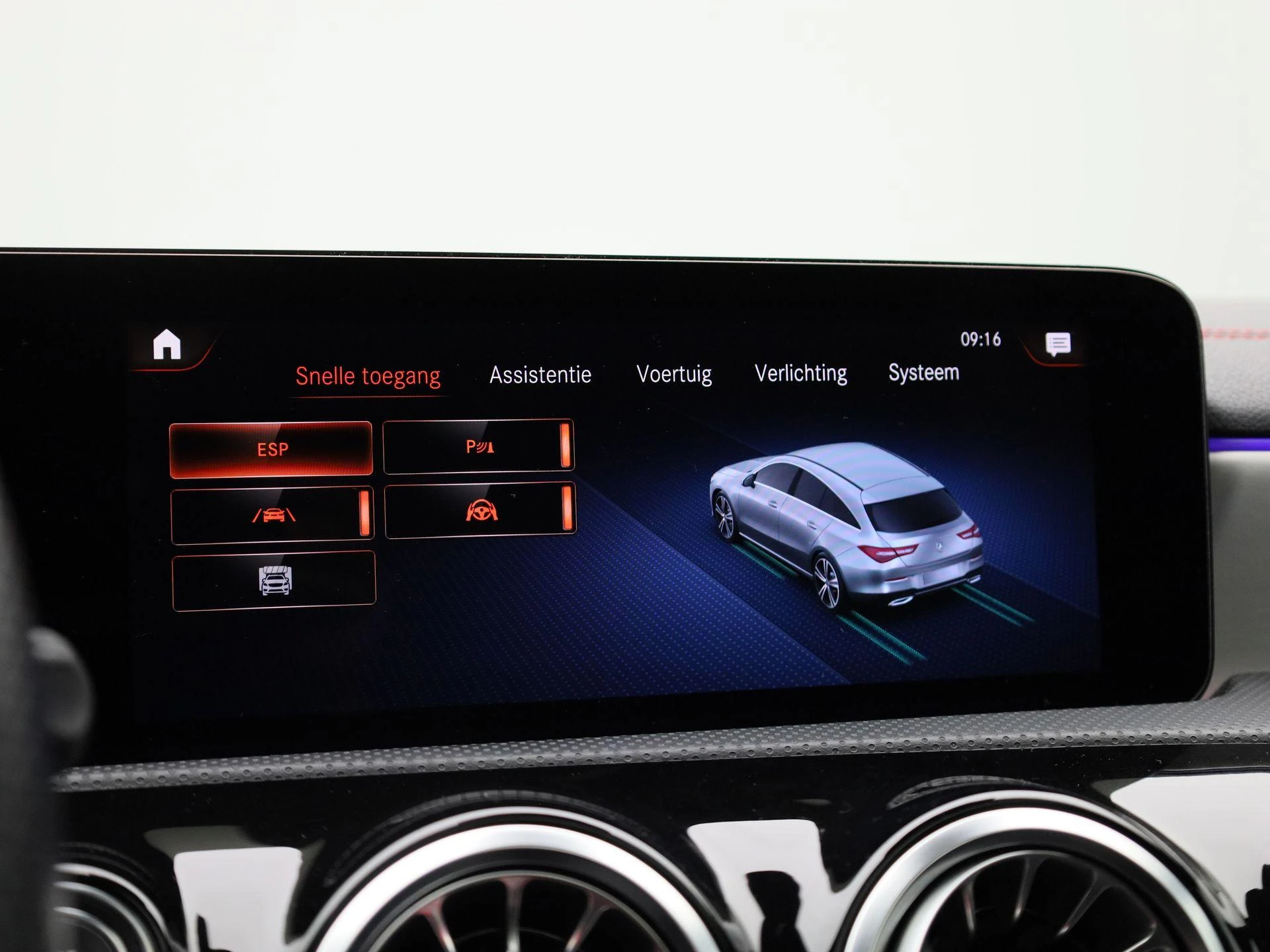 Mercedes-Benz-CLA-image-23