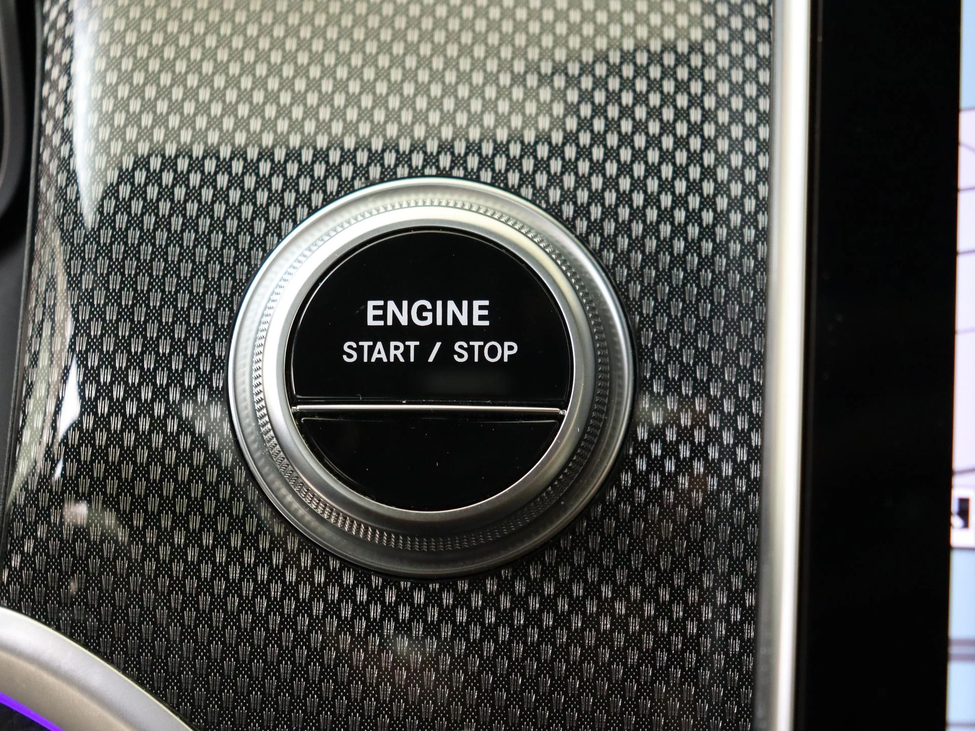 Mercedes-Benz-GLC-image-21