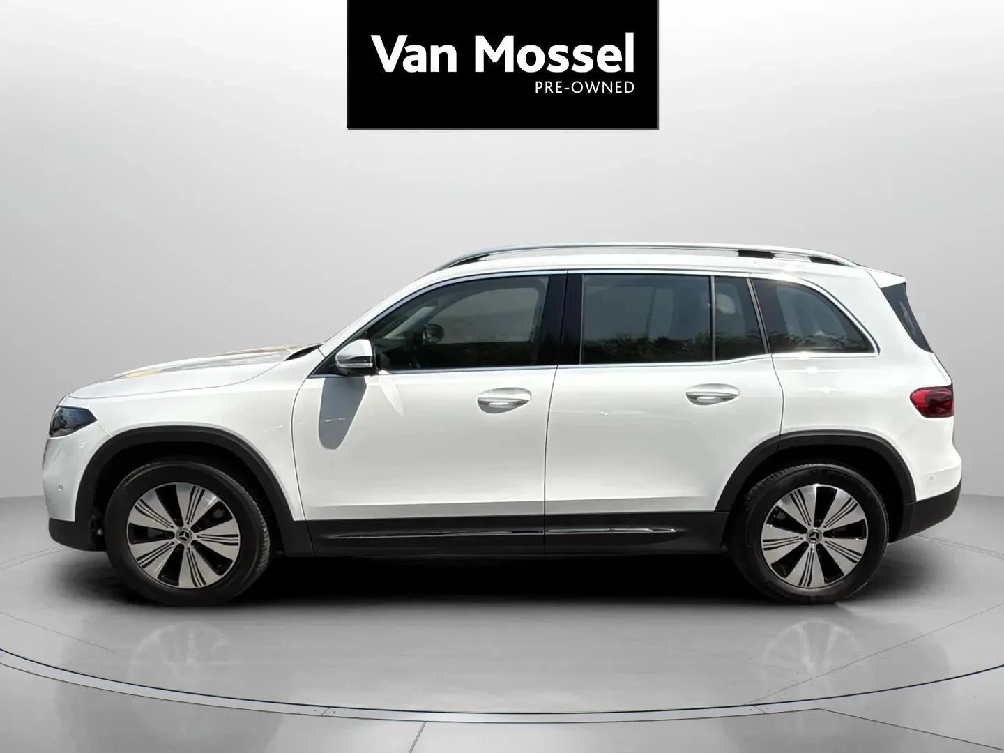 Mercedes-Benz-EQB-image-12