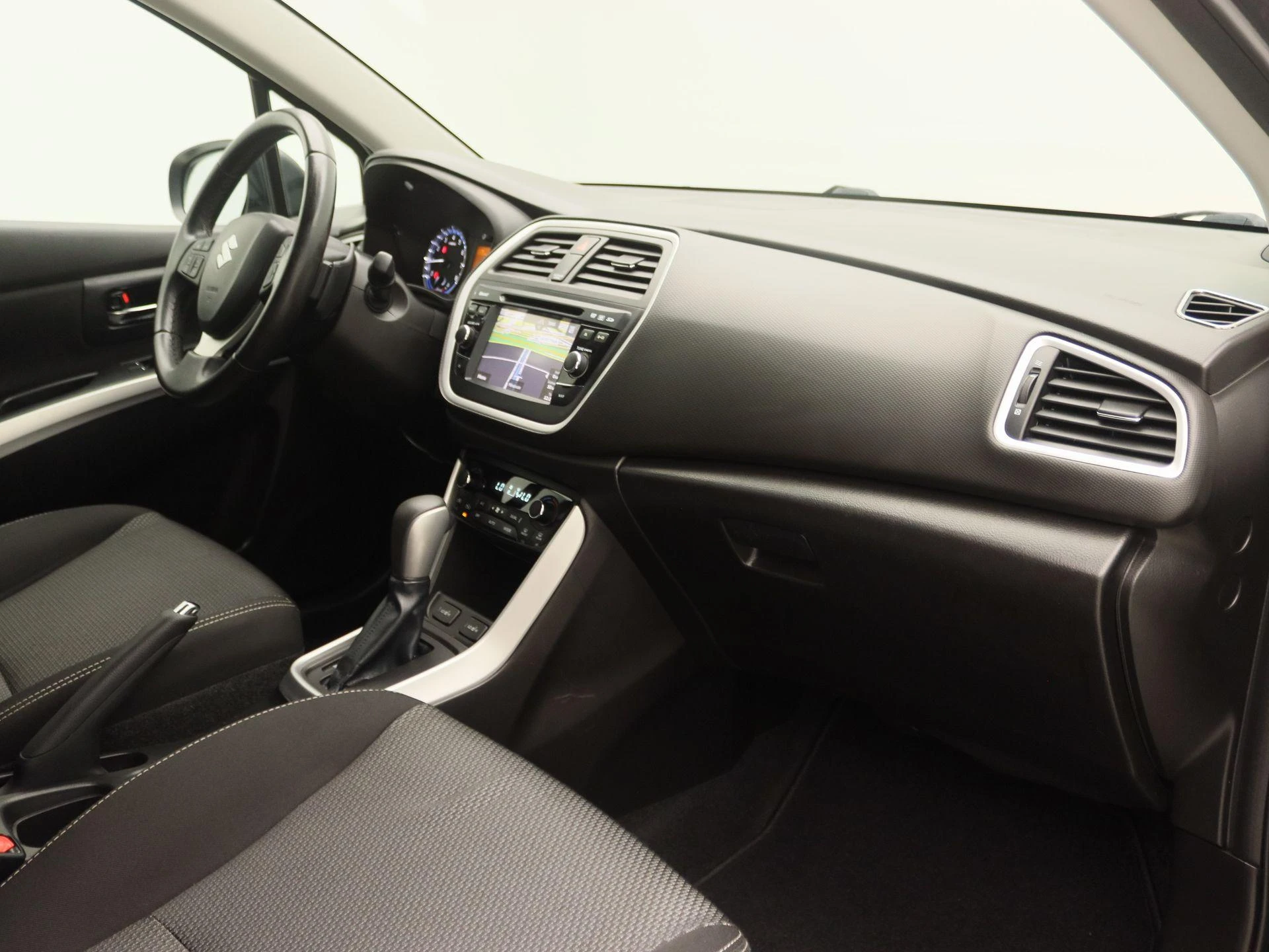 Suzuki-S-Cross-image-23